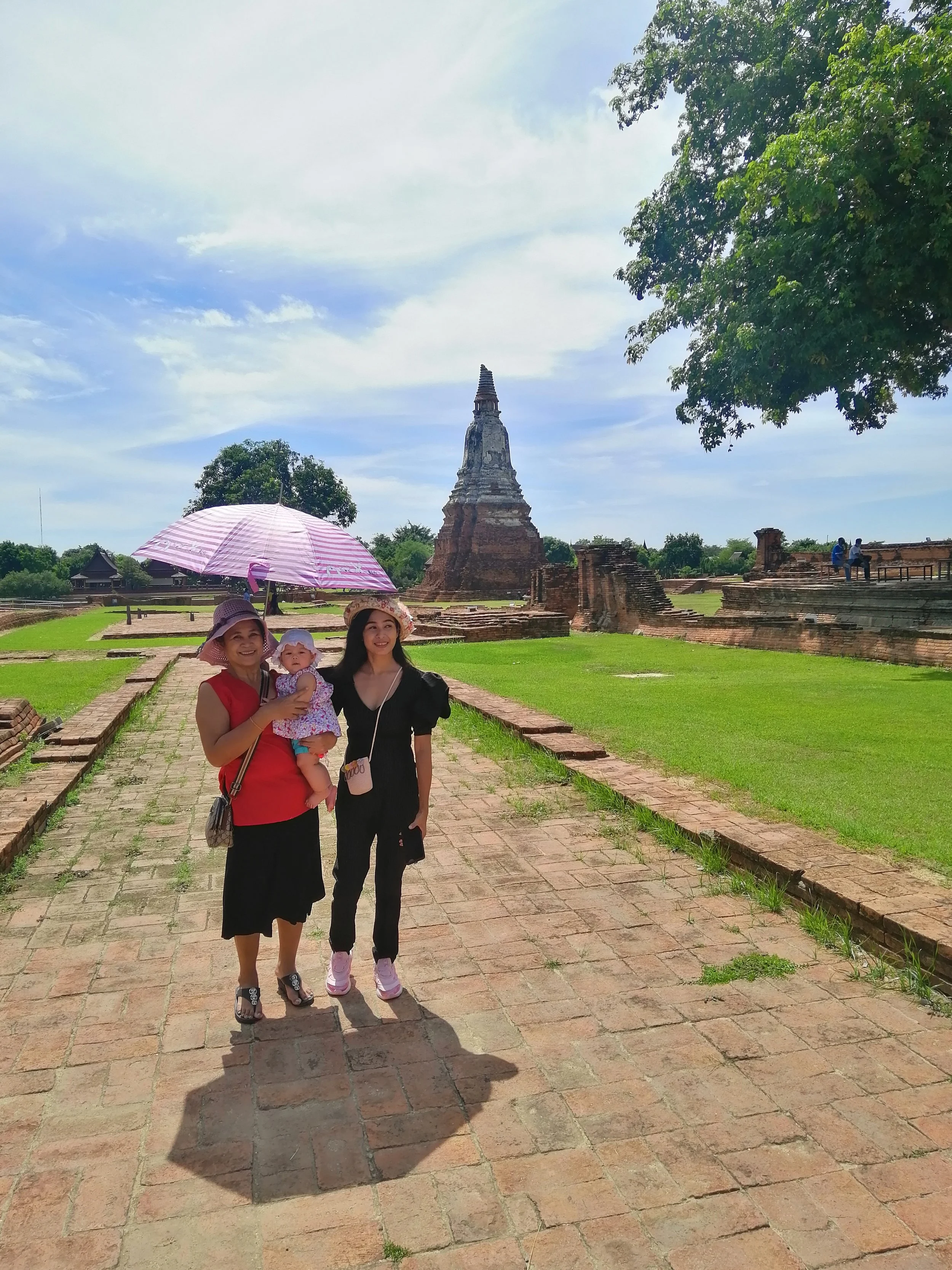 2020 Ayutthaya with Liana & Gift and Mom (36).jpg