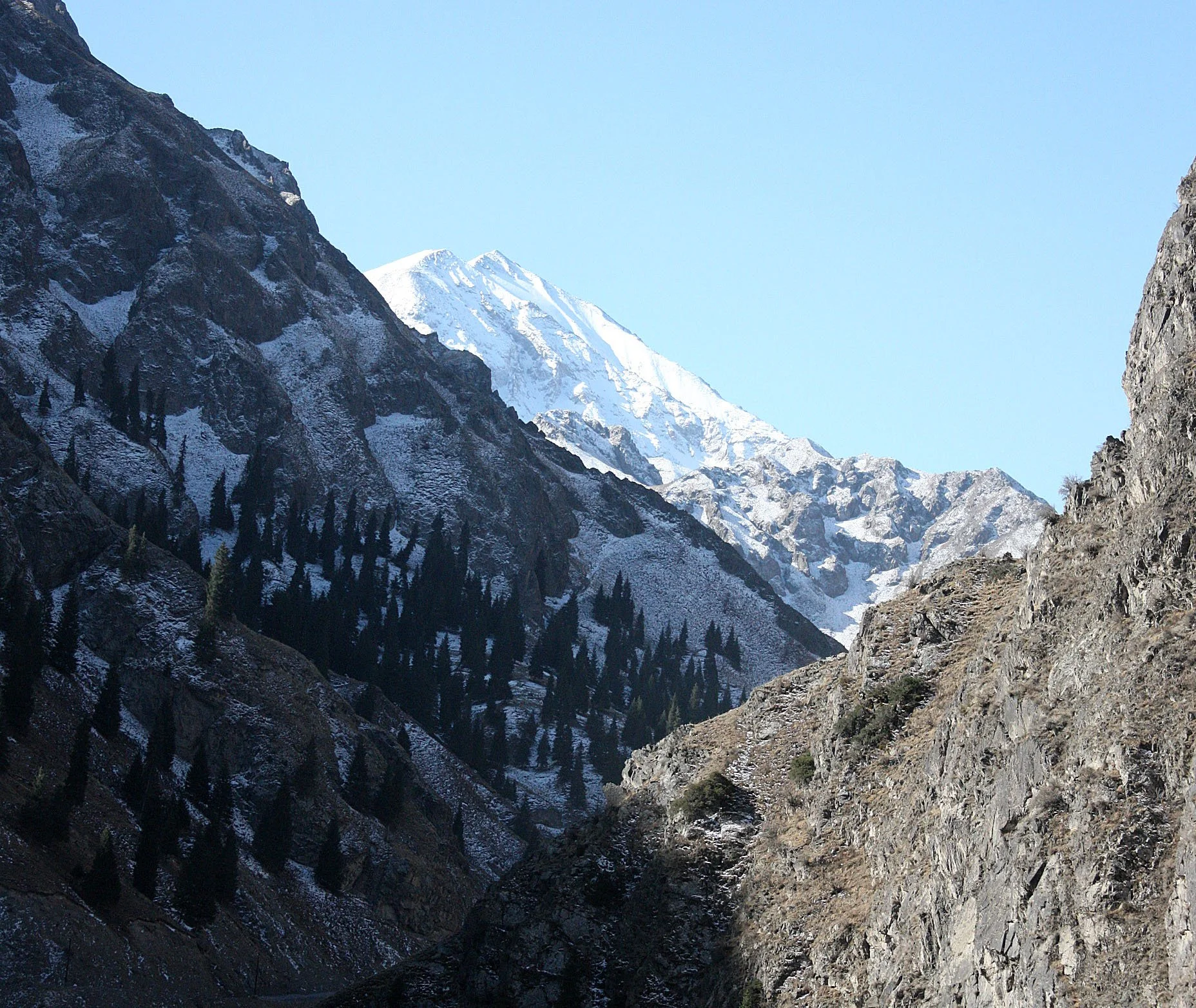 TIANSHAN MOUNTAINS - XINJIANG CHINA - ROUTE 216 (89).JPG