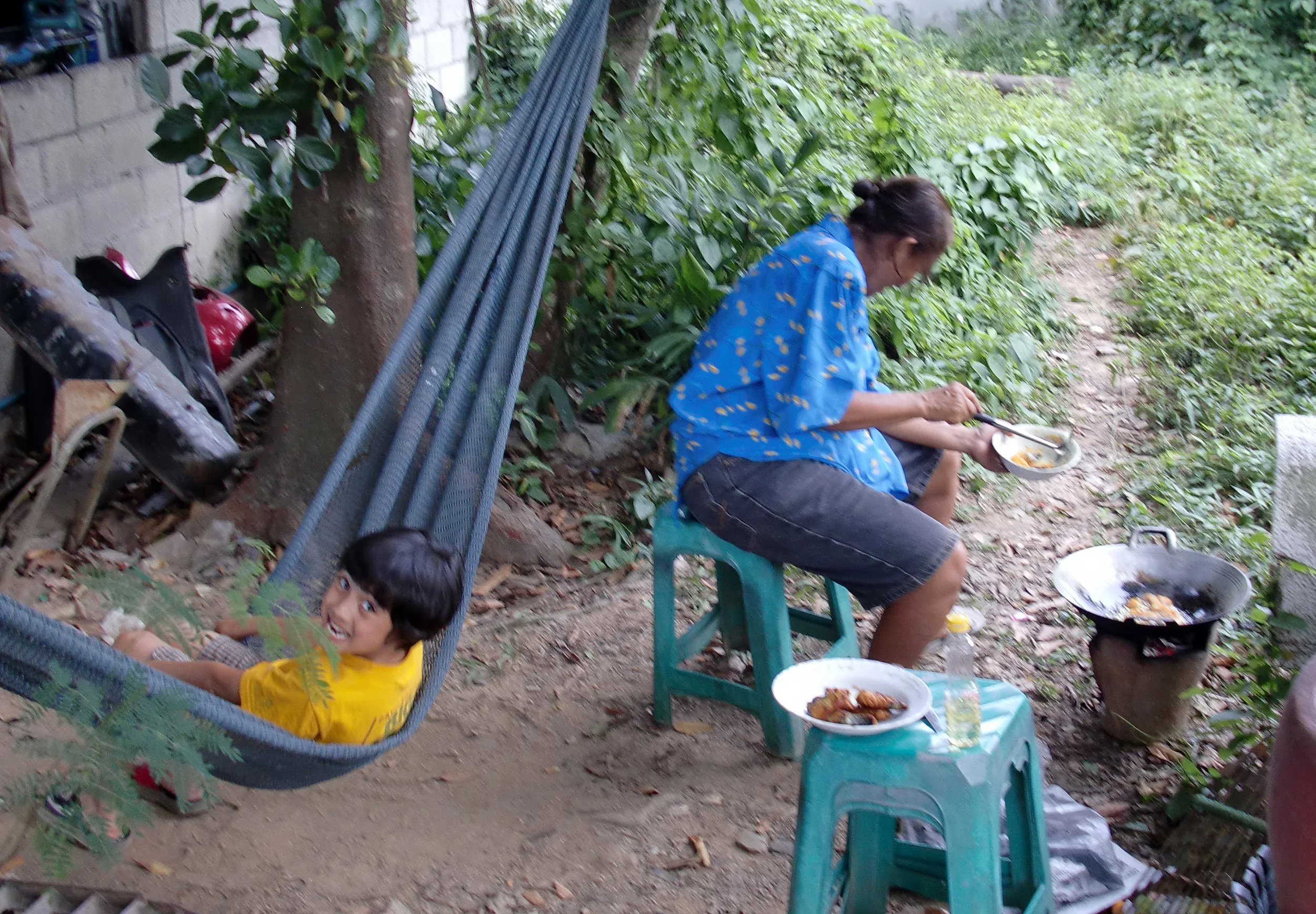2010-7-15 HANGING IN NAKHON AND PROMLUK (11).JPG