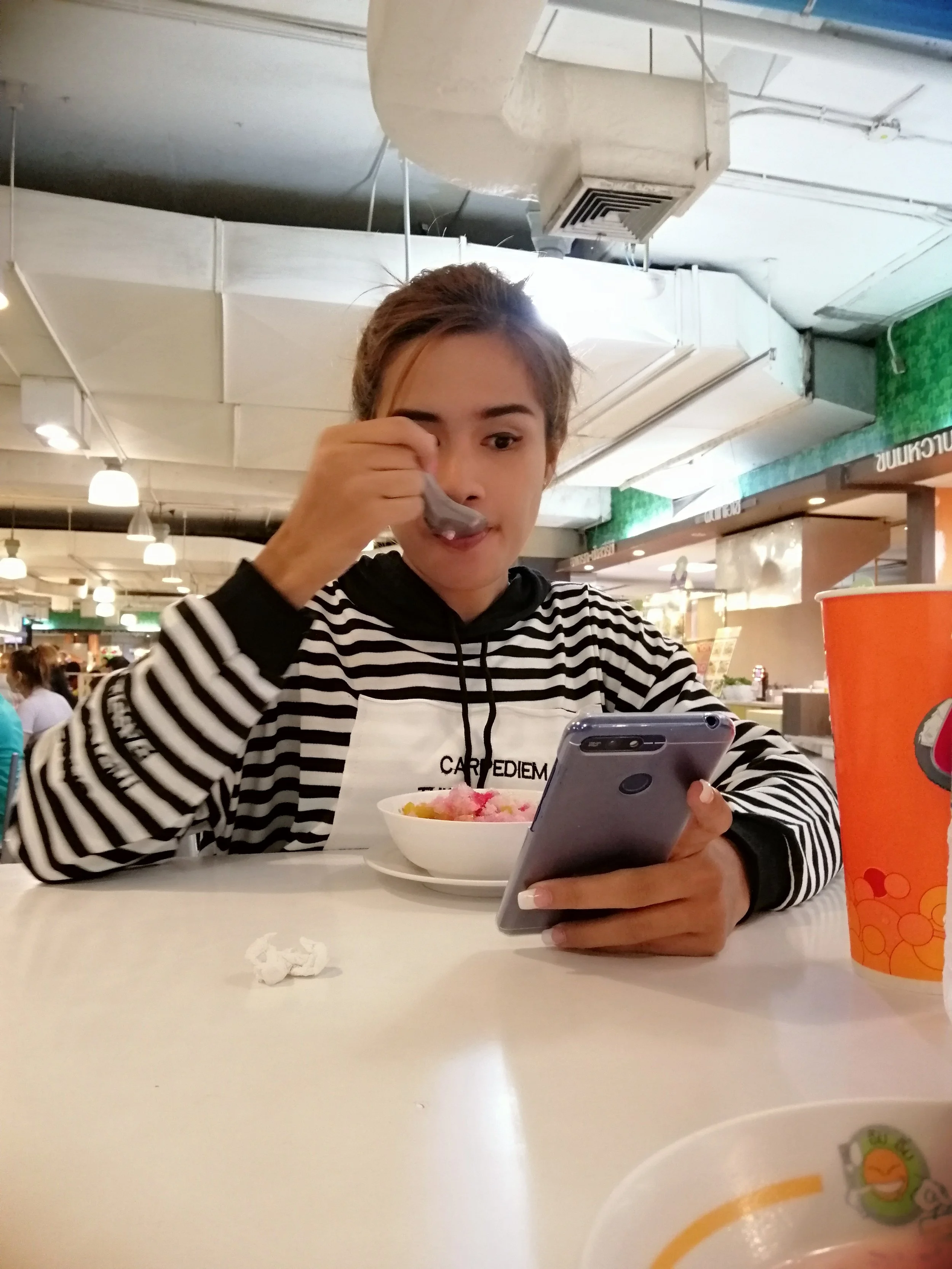 2018 Pics with Gift in Thailand (38).jpg