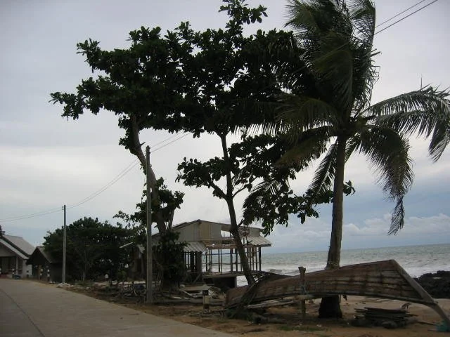 KOH LANTA - TSUNAMI DAMAGE - 2005 (3).jpg