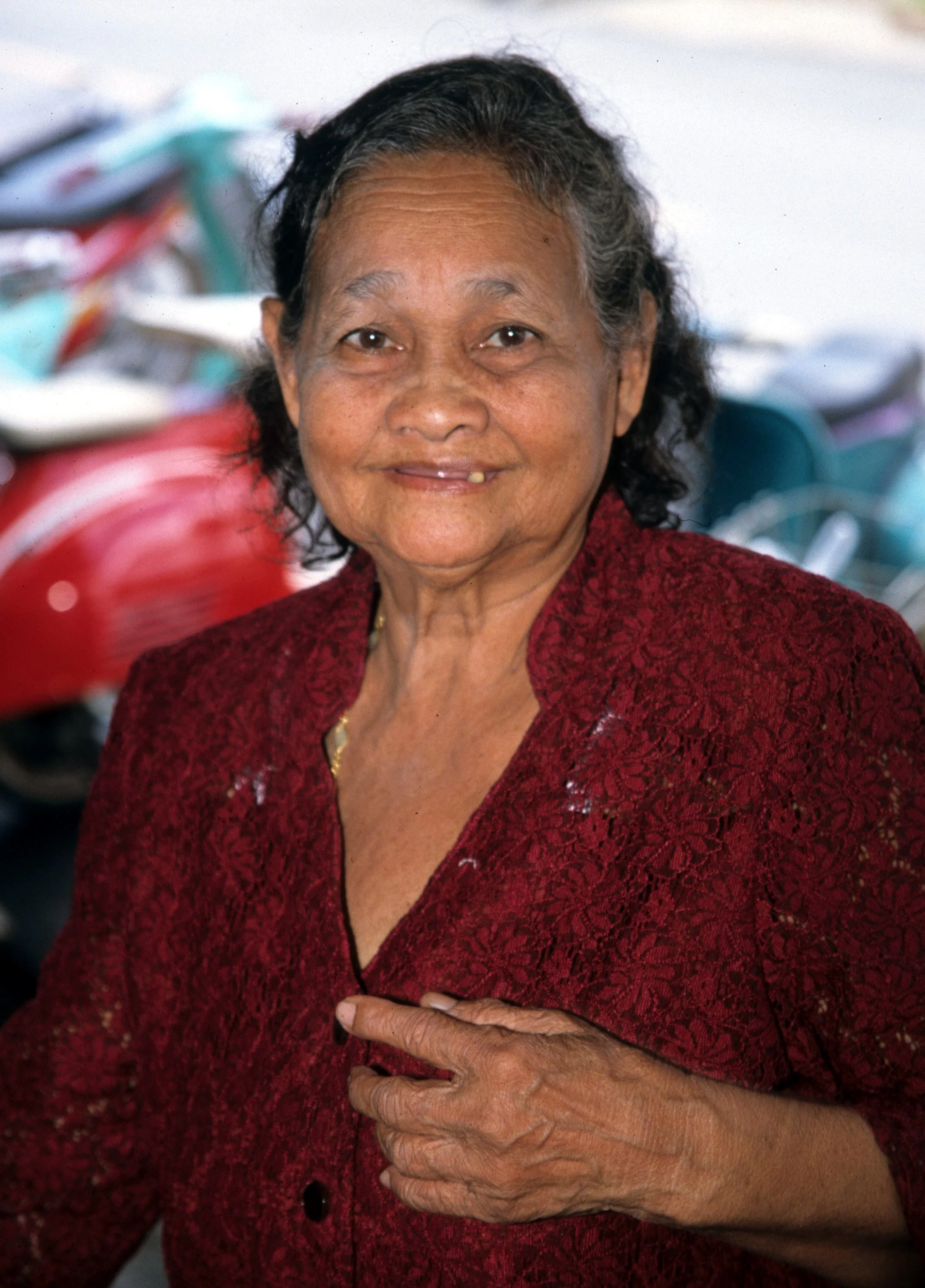 2004 Nakhonsithammarat Visiting Family (7).jpg