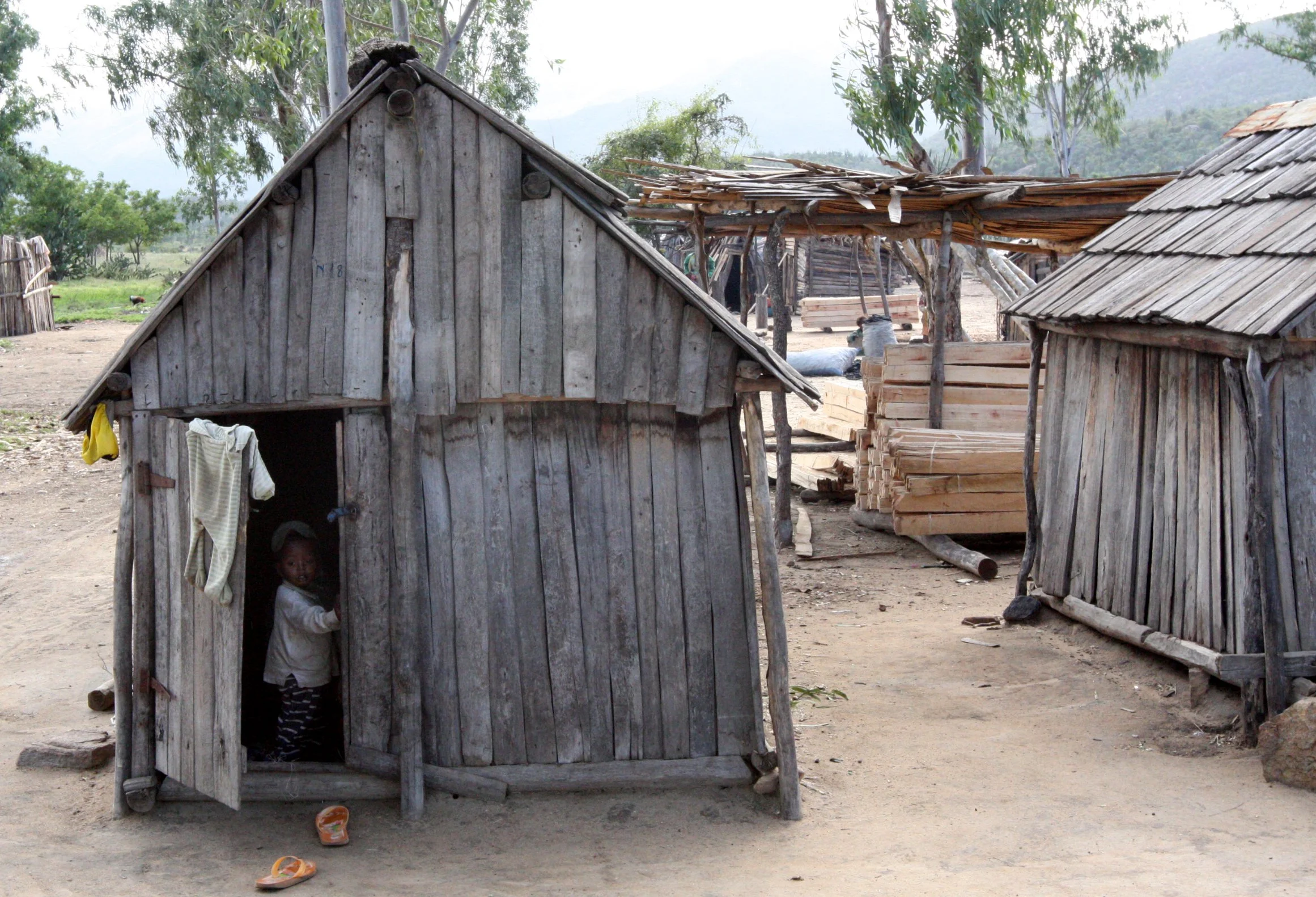 ANDOHAHELA NATIONAL PARK - ANTANDROY VILLAGE AT ENTRANCE OF PARK (14).JPG