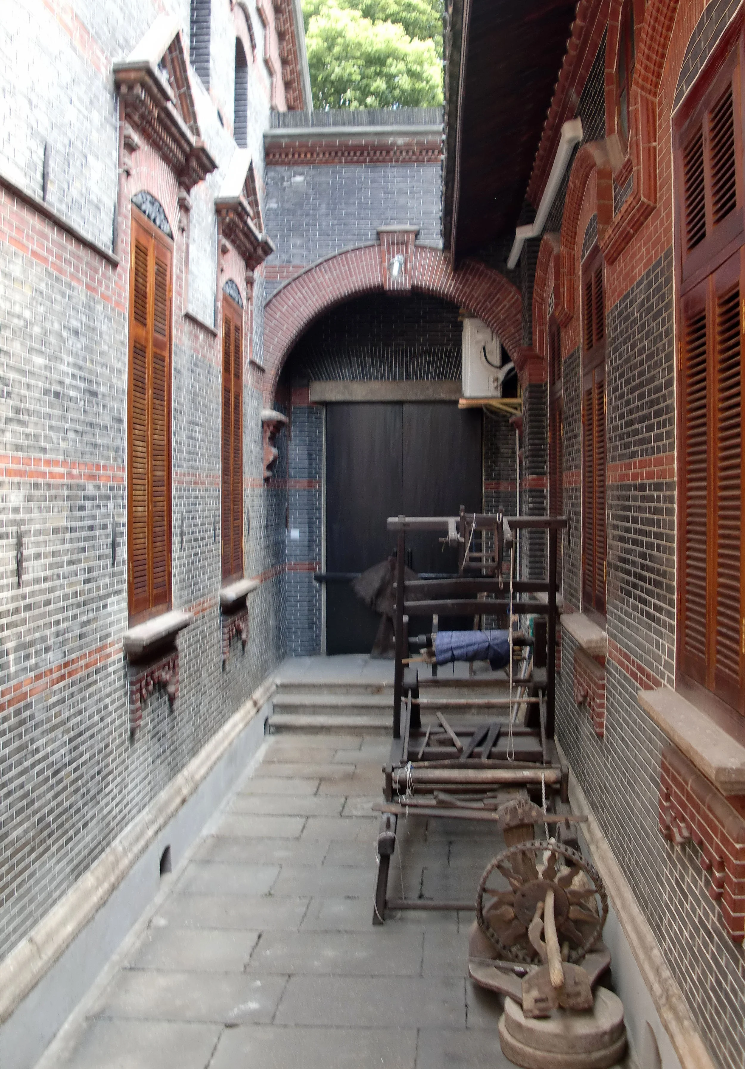 2010-9-18 BIKE RIDE TO PUDONG (5).JPG