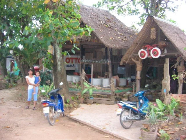 KOH LANTA - OTTOS PUB - 2005 (9).jpg