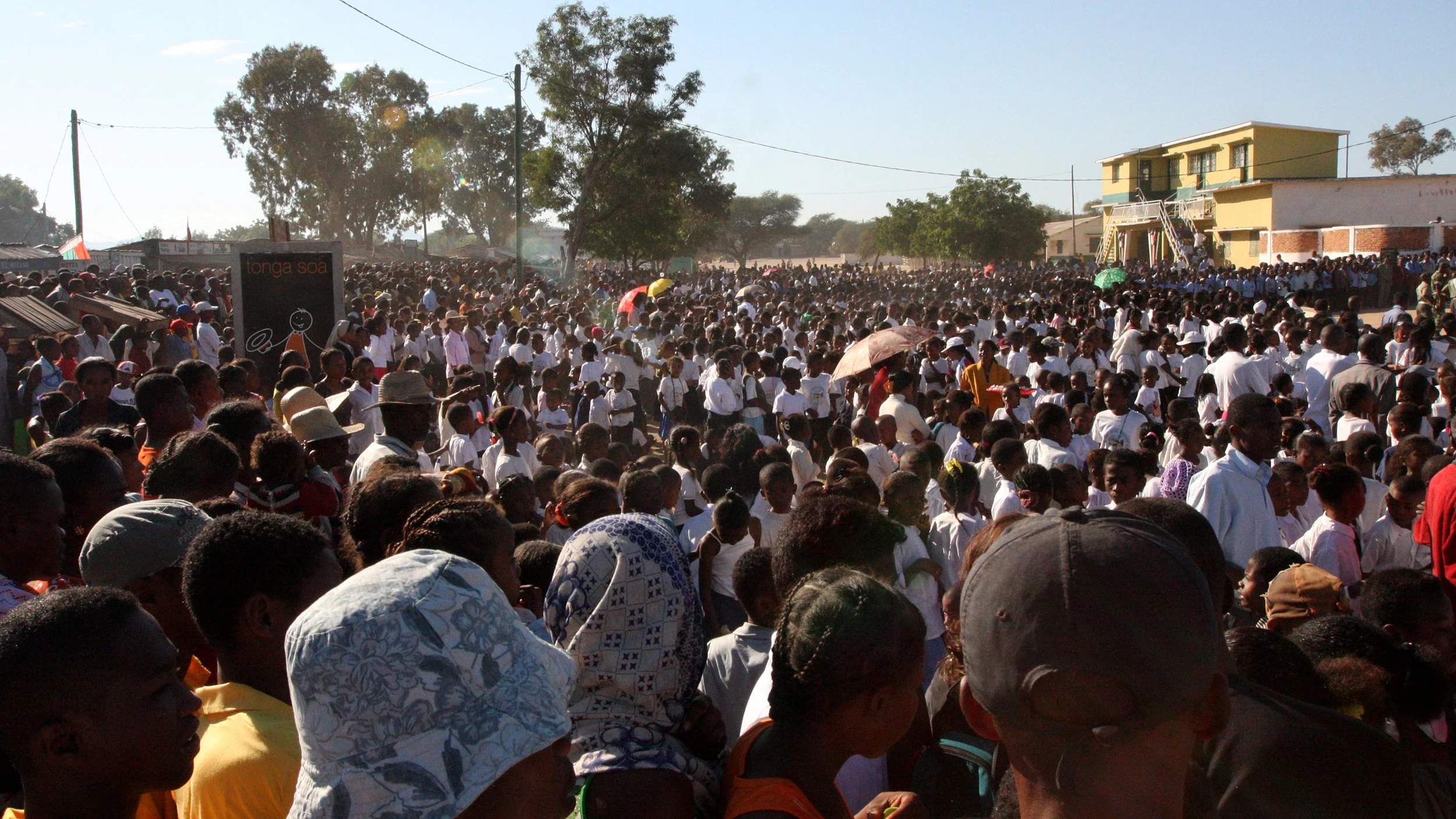 ANTANDROY VILLAGE - MARKET DAY (3).JPG