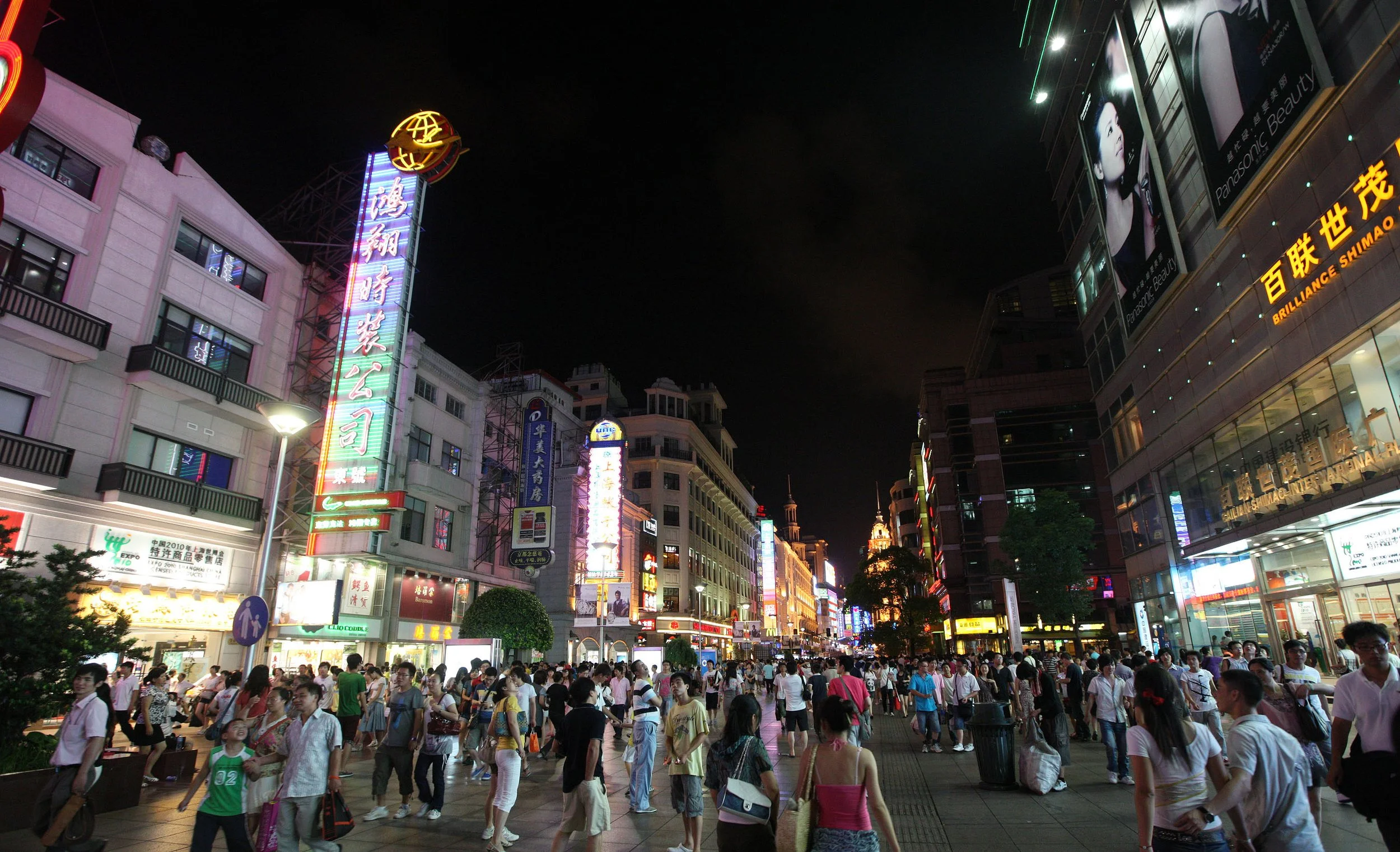 SHANGHAI NIGHT OUT - NANJING ROAD IN AUGUST (4).JPG