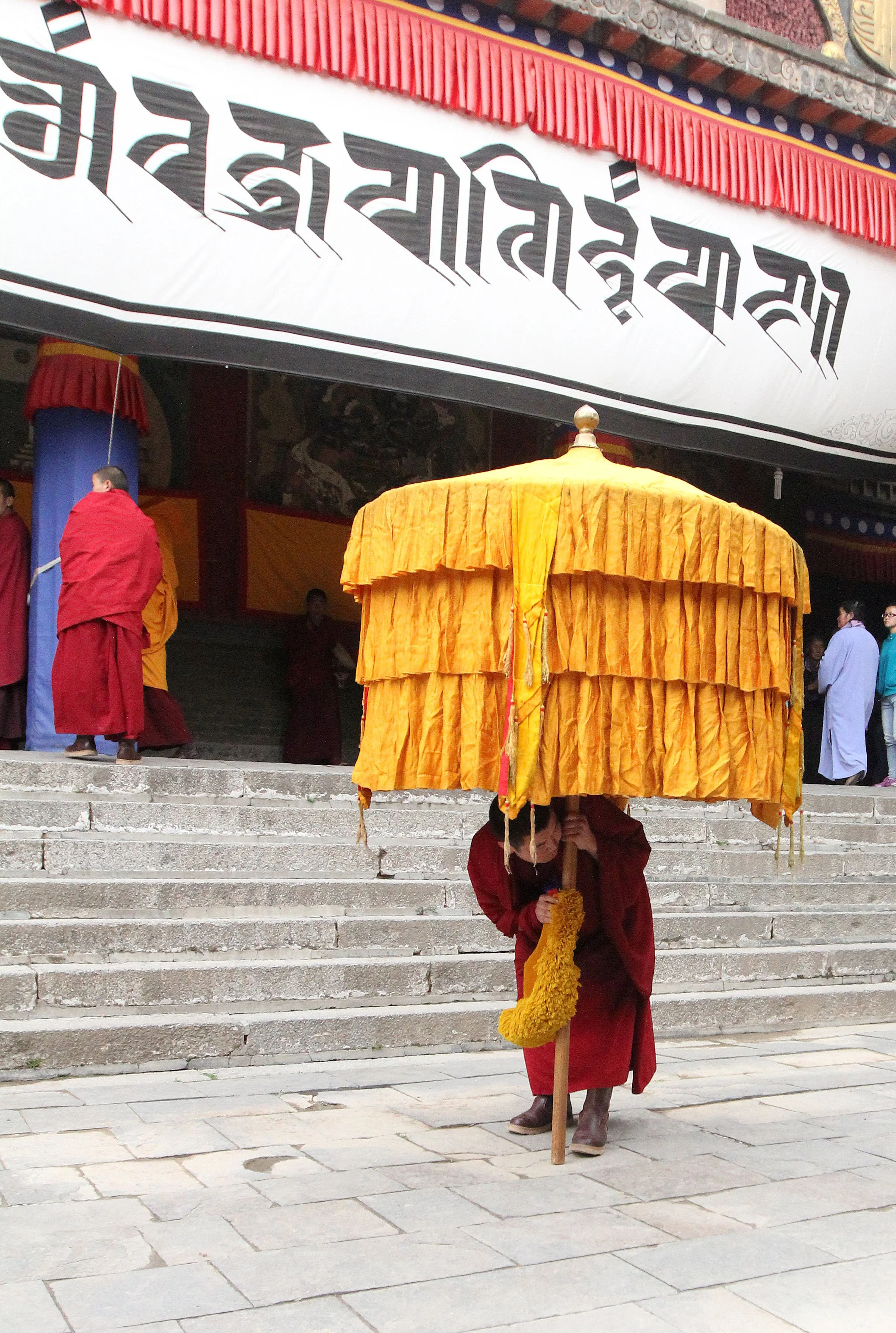 KUMBUM MONASTERY - QINGHAI - SUNNING BUDDHA FESTIVAL 2013 (78).JPG