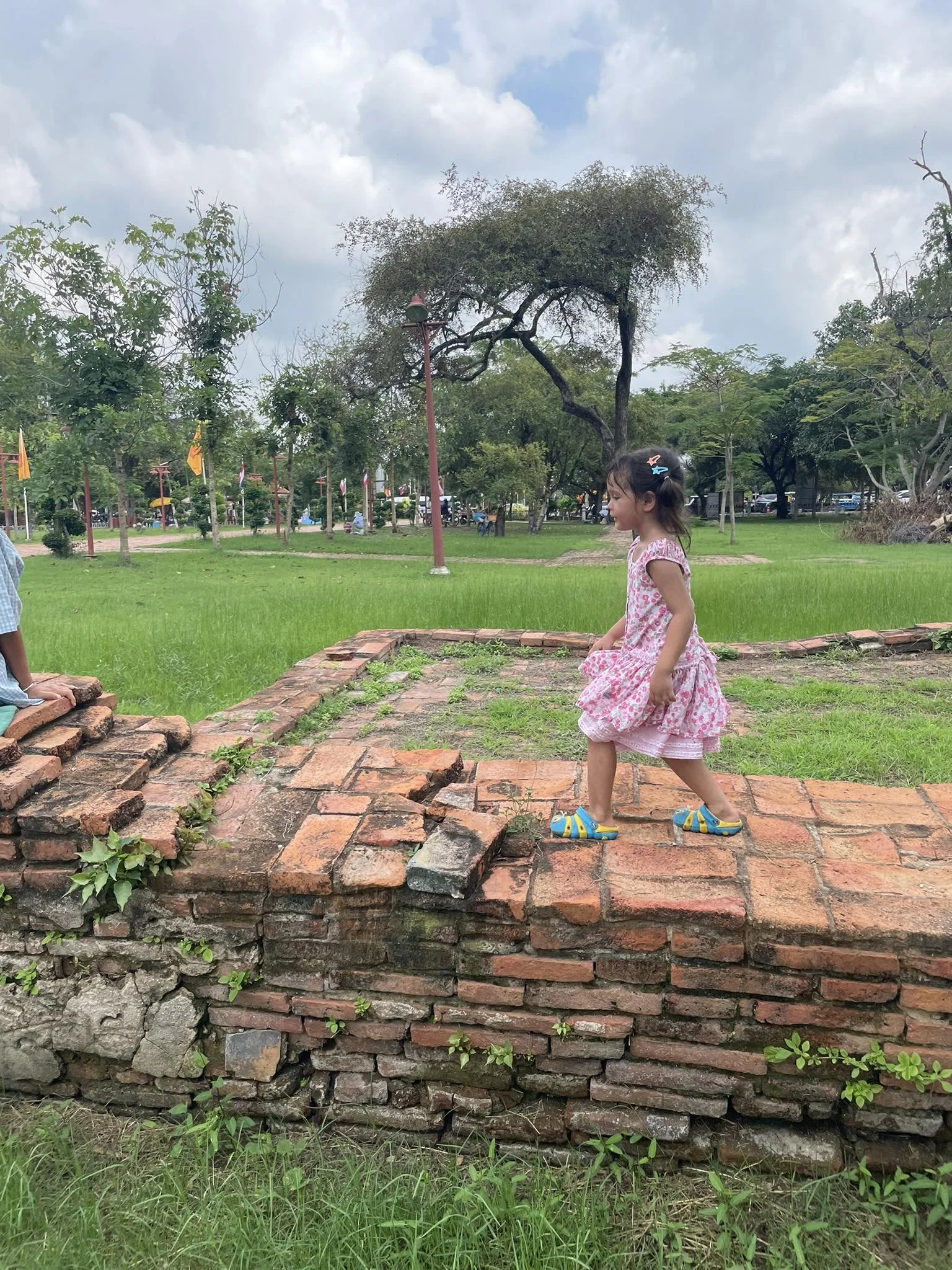 2022 Ayutthaya with Cokie. Liana & Lalita & Gift (10).jpg