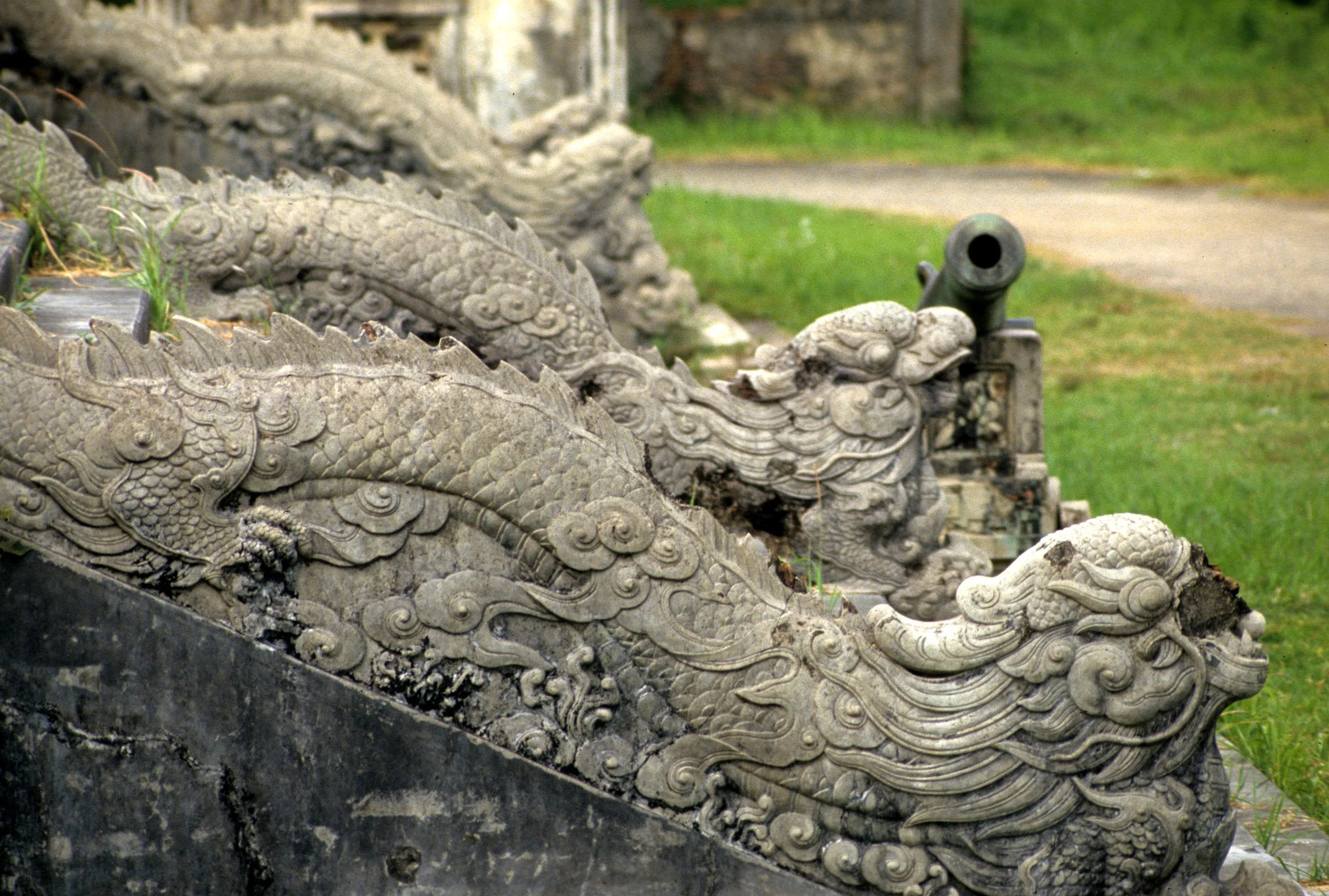 HUE - IMPERIAL PALACE 1994 (7).jpg