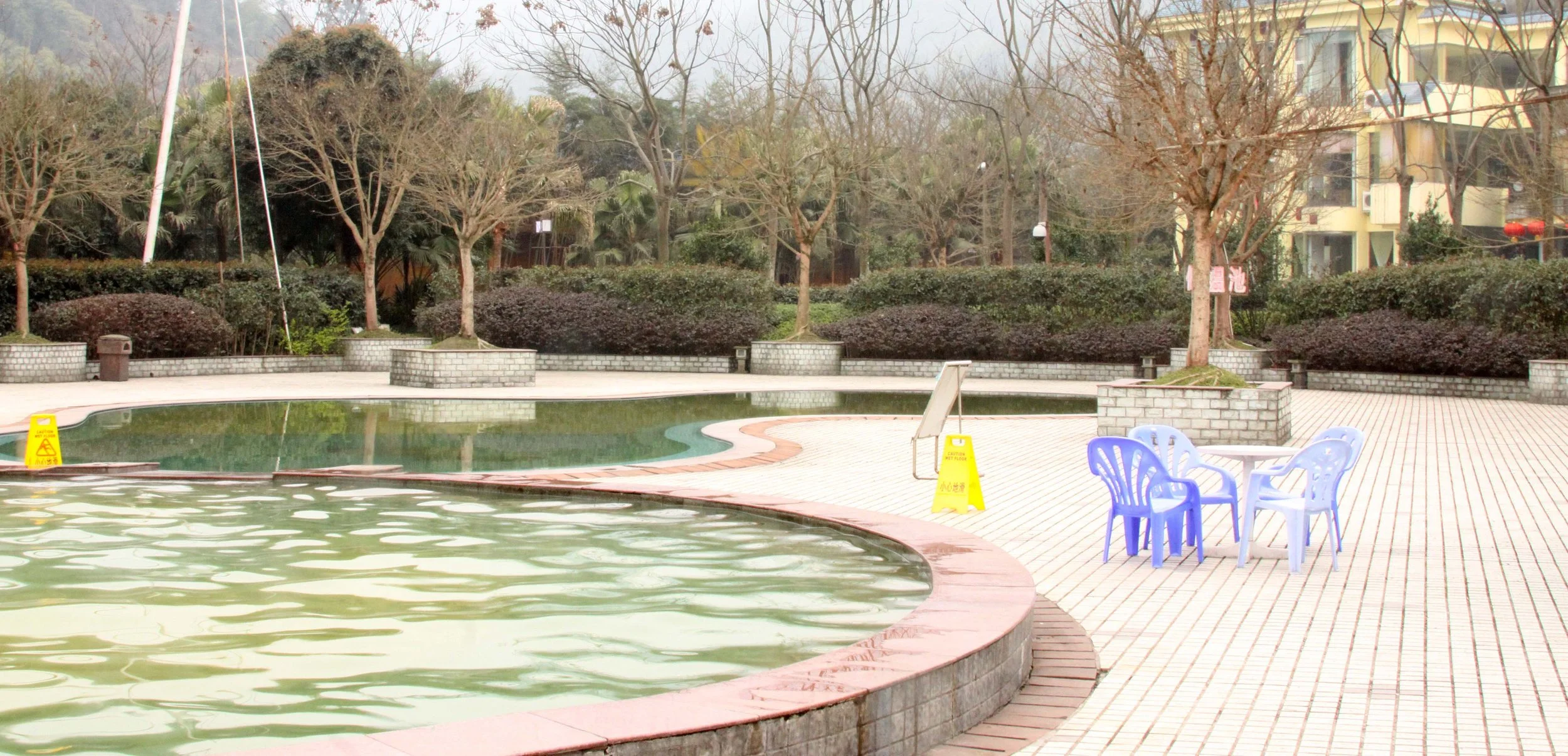 YA'AN - HOTSPRINGS - SICHUAN.JPG