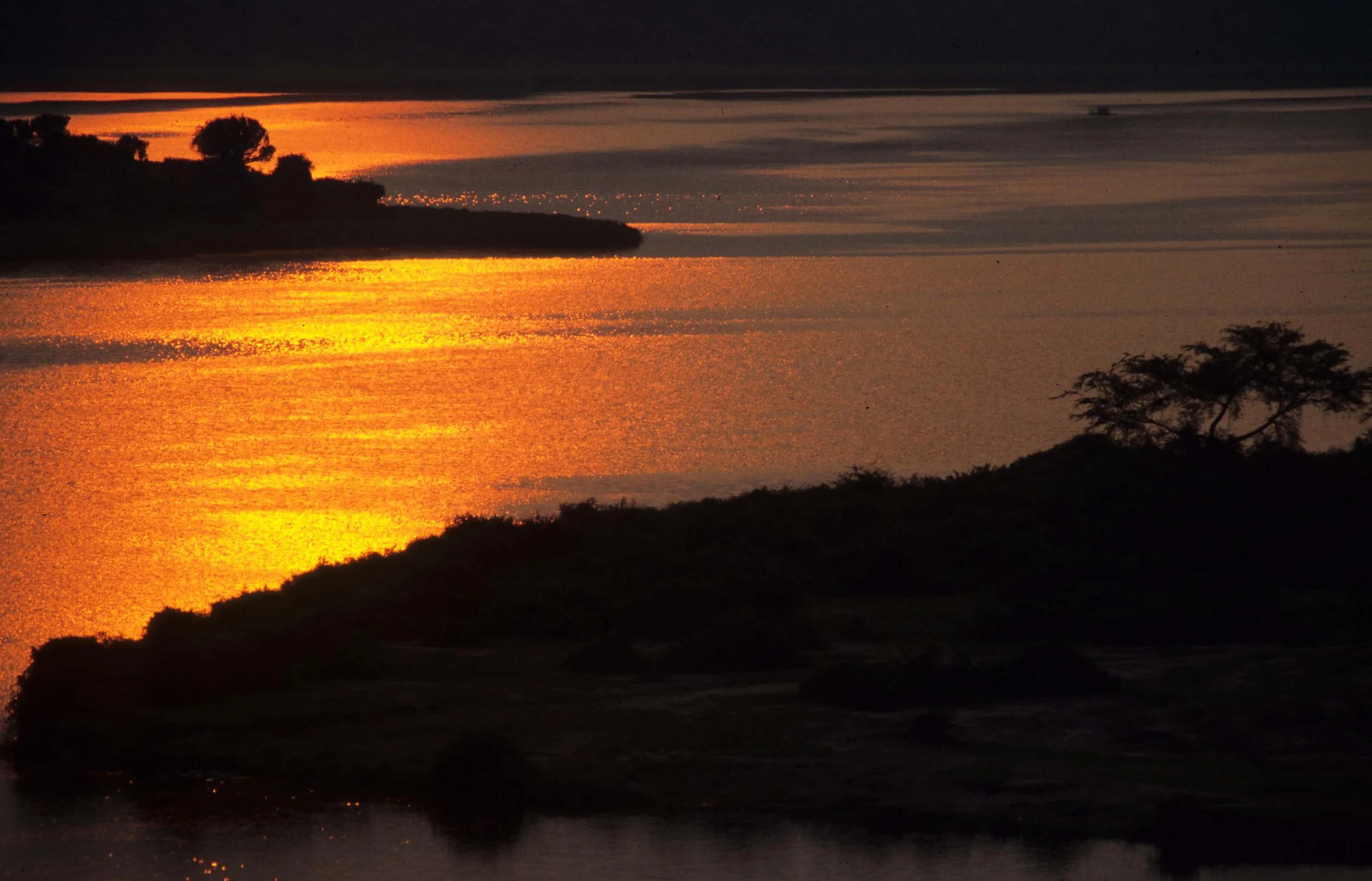UGANDA - QE SUNSET.jpg