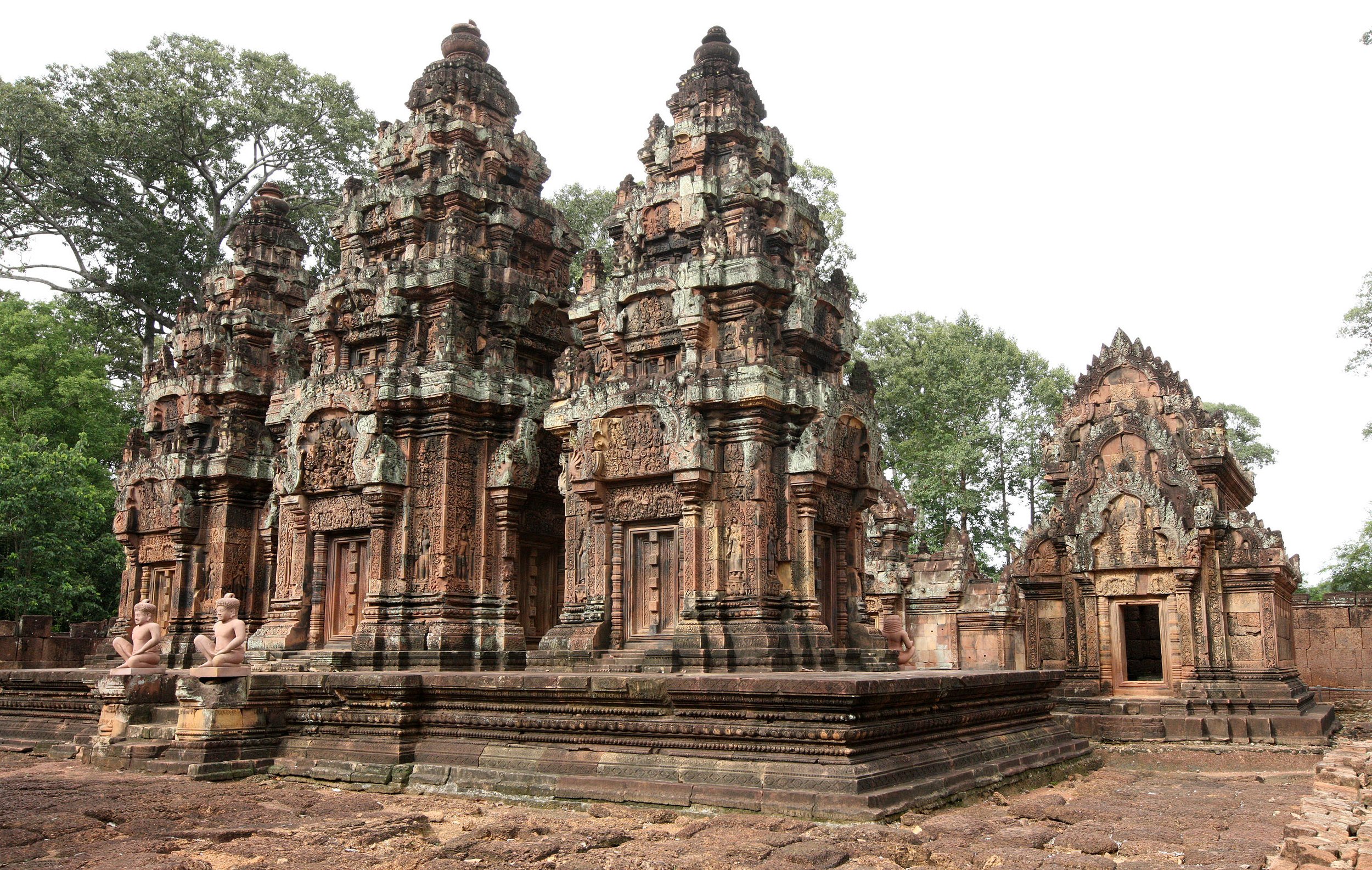 BANTEAY SREI TEMPLE - CAMBODIA (14).JPG
