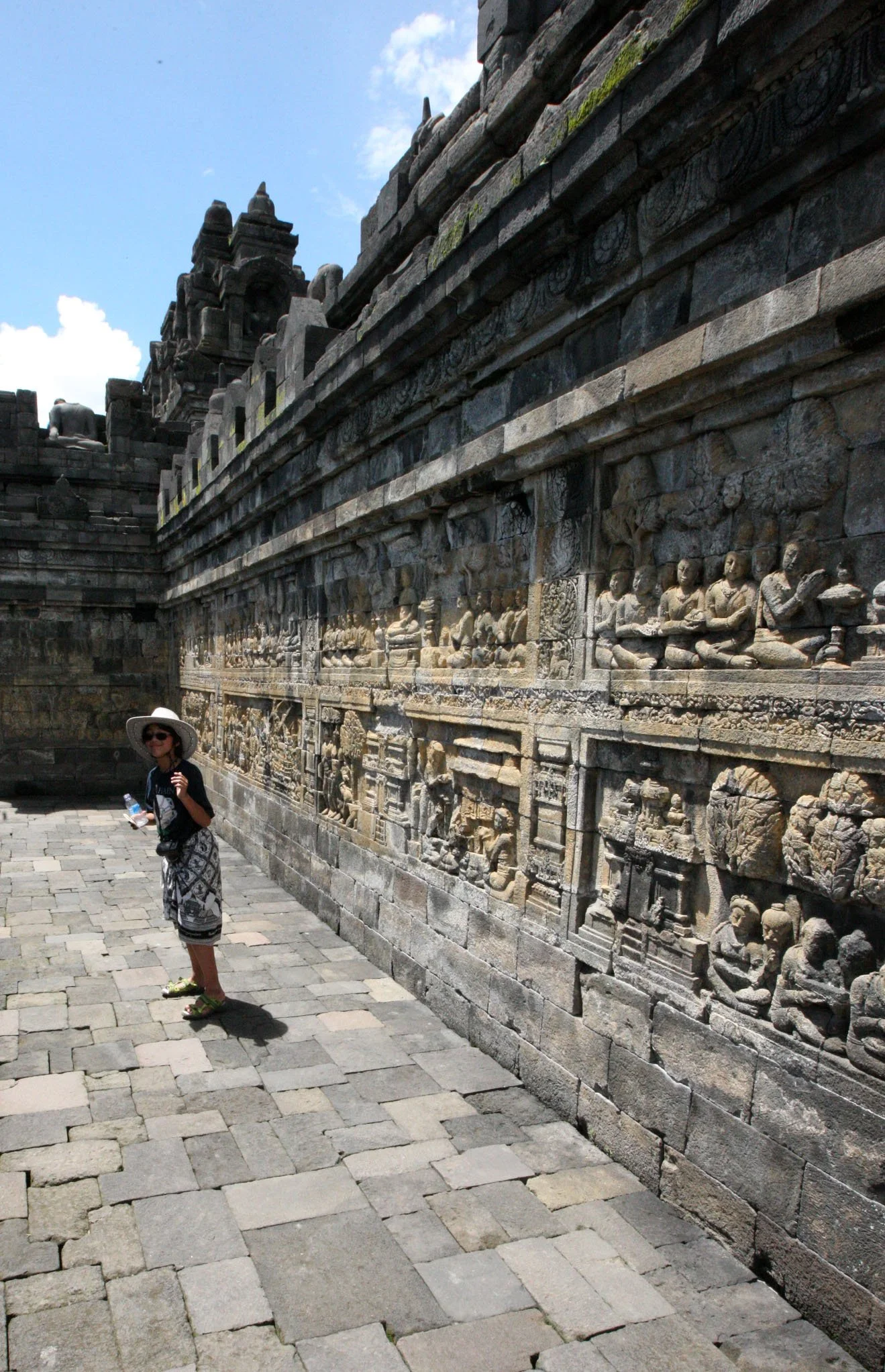 BOROBUDUR RUINS - YOGYAKARTA INDONESIA (18).JPG