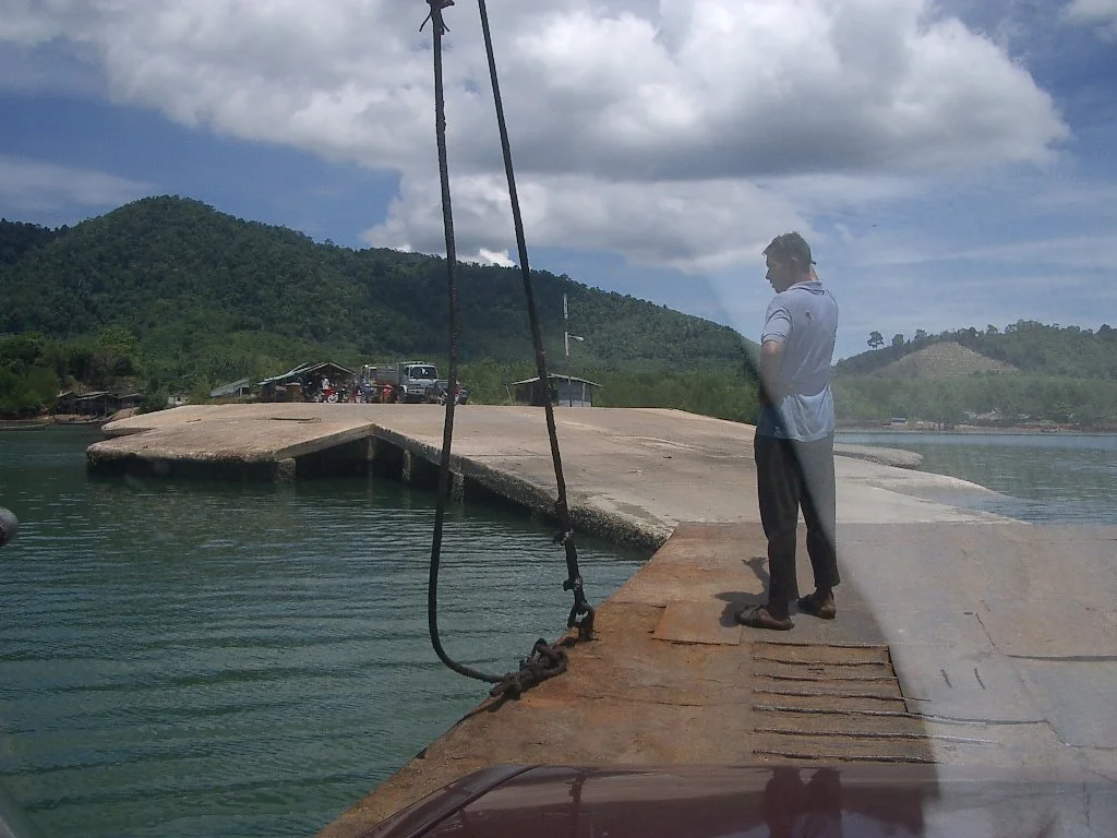 KOH LANTA - FERRY RIDE - 2004.JPG