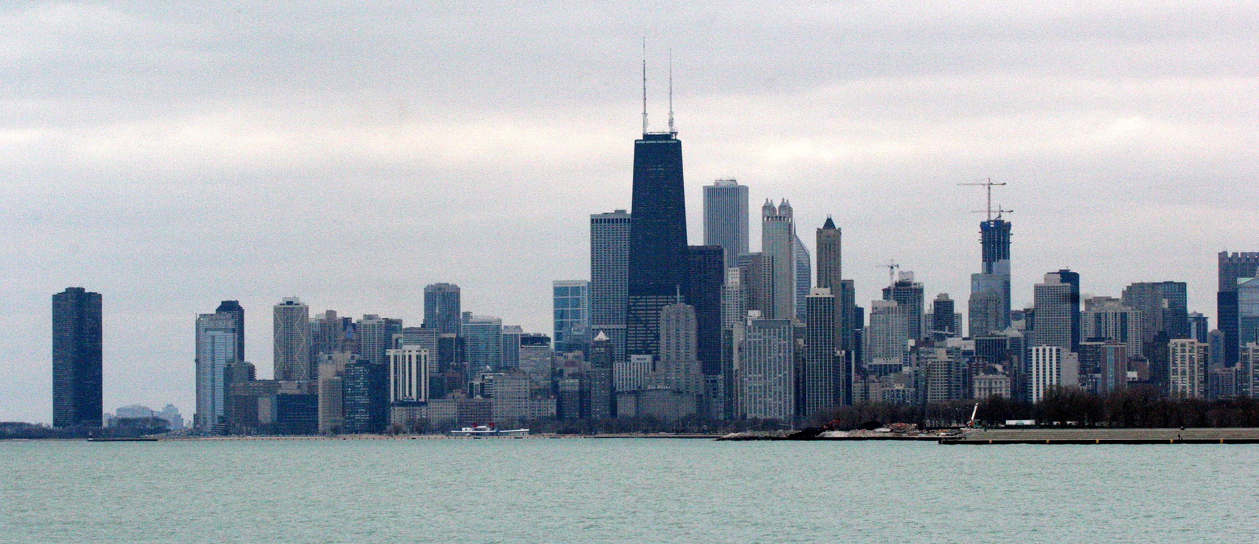 2008-3-31 CHICAGO SPRING TRIP - SKYLINE FROM MONTROSE AVE (3).JPG