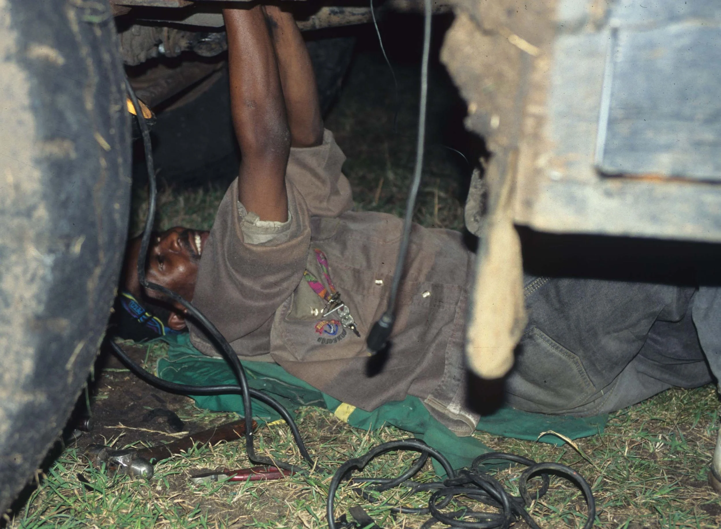 RWANDA - GORILLA TRACKING - VEHICHLE REPAIR!.jpg