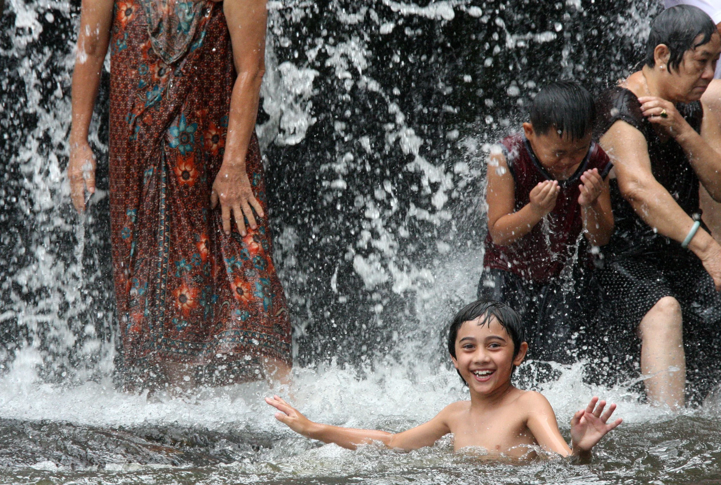 KULEN MOUNTAIN CAMBODIA - 1000 LINGHA RIVER (29).JPG