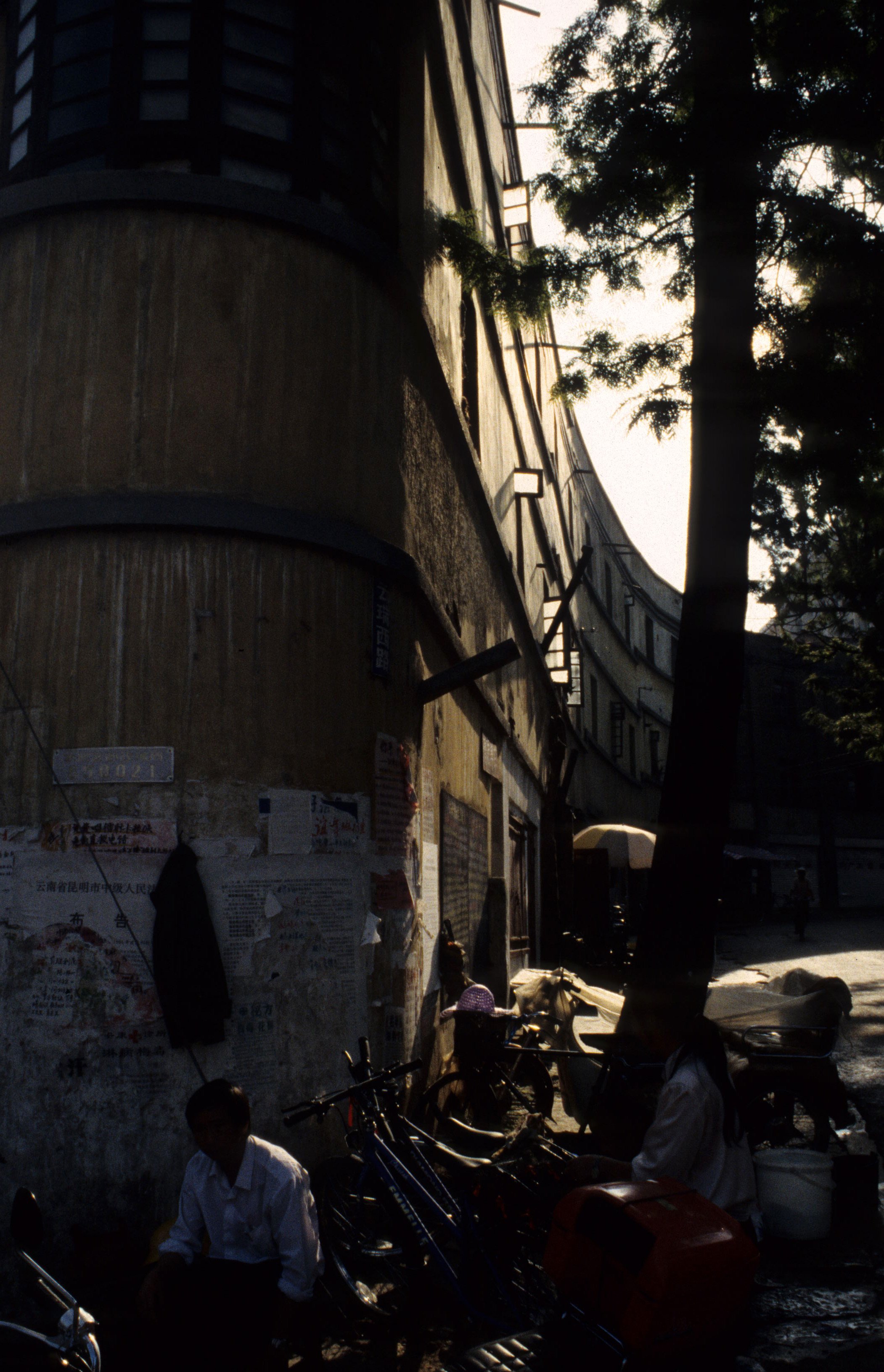 KUNMING CHINA - 1994 (2).jpg