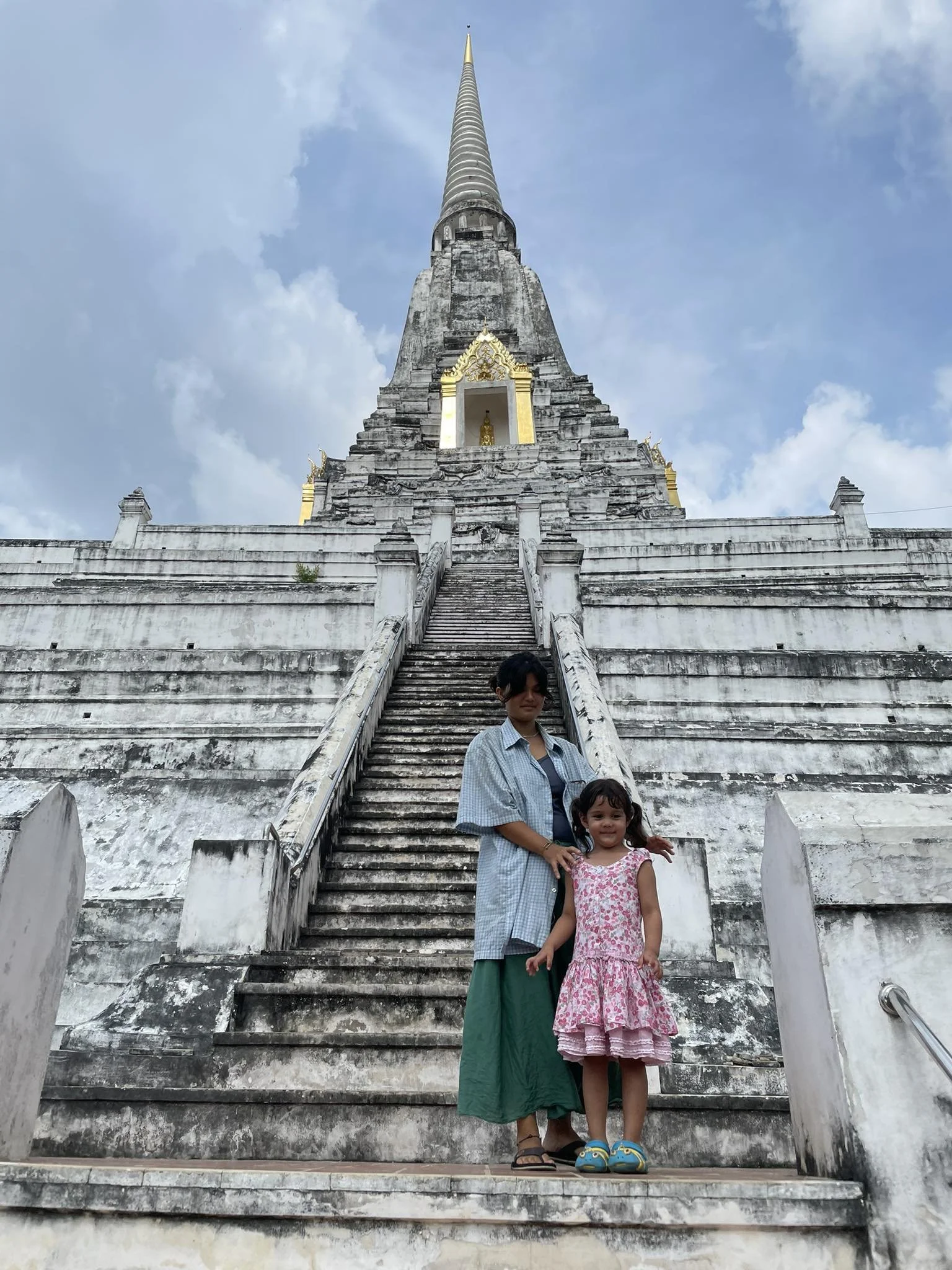 2022 Ayutthaya with Cokie. Liana & Lalita & Gift (30).jpg