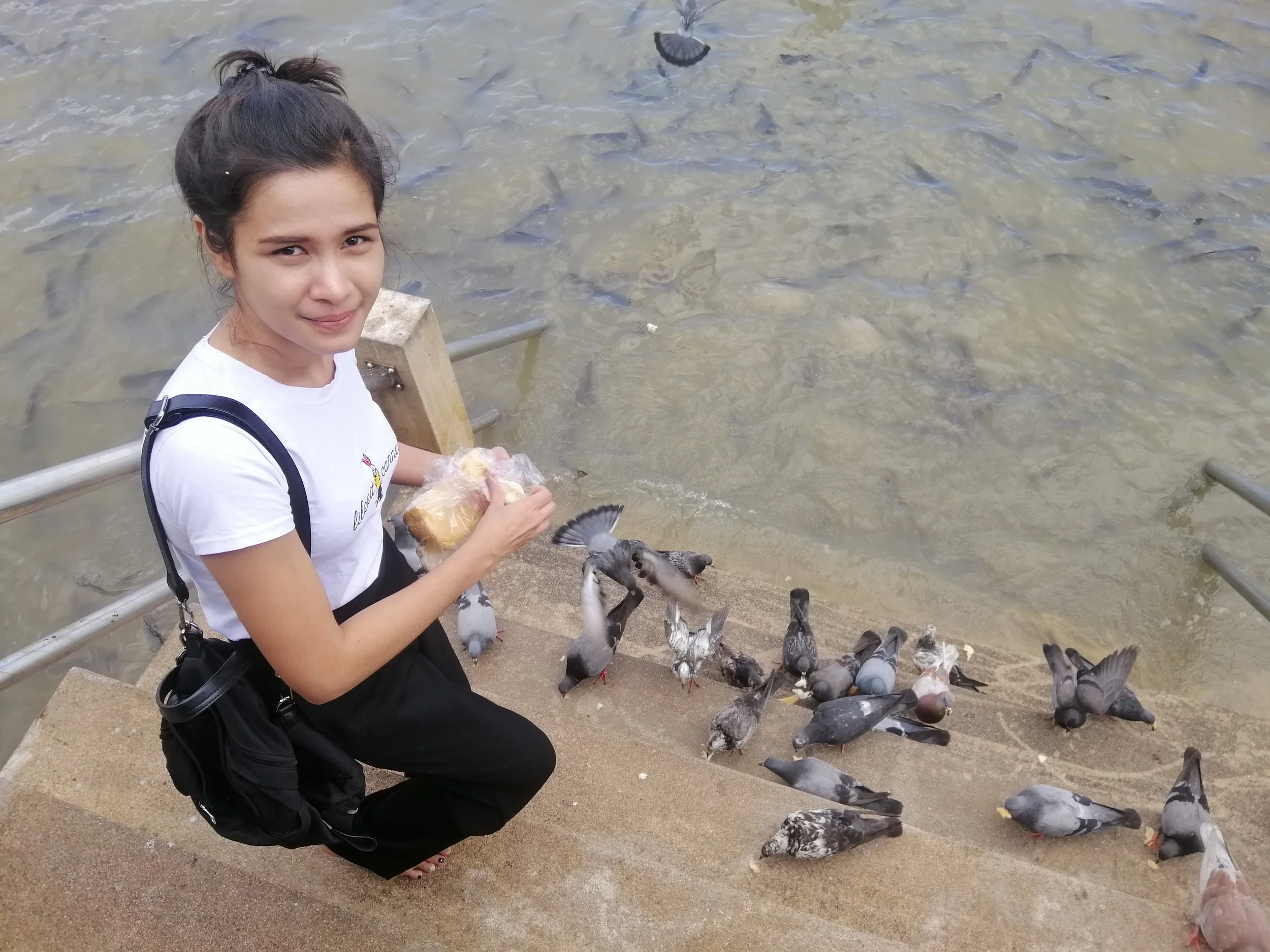 2018 Pics with Gift in Thailand (367).jpg