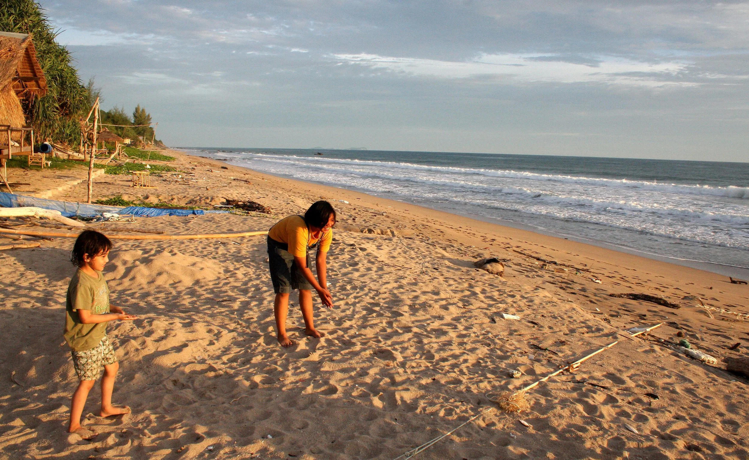 KOH LANTA - 2008 -  SUNSET AT OTTO'S (13).JPG