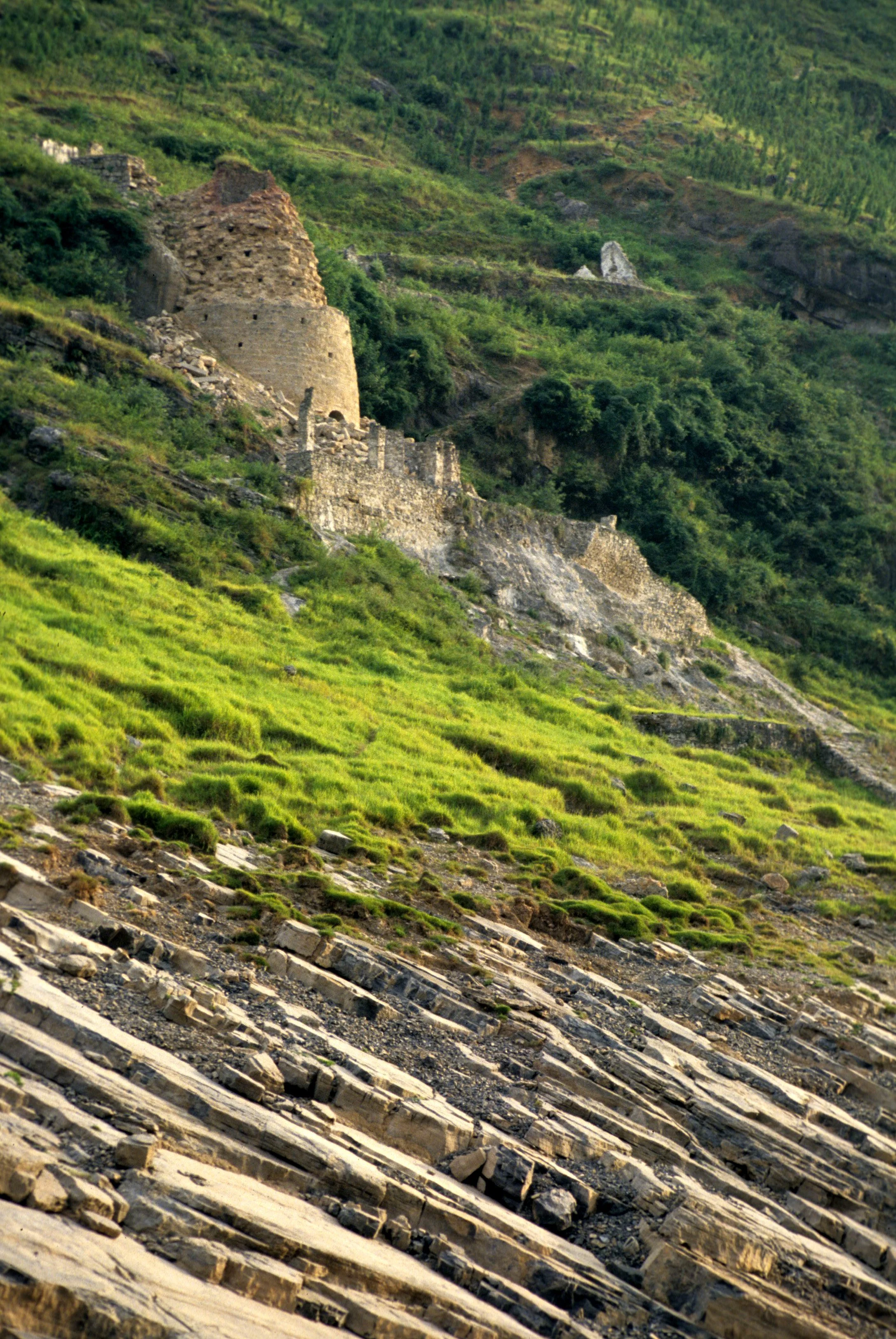 YANGTZE - THREE GORGES CRUISE SCENERY (17).jpg