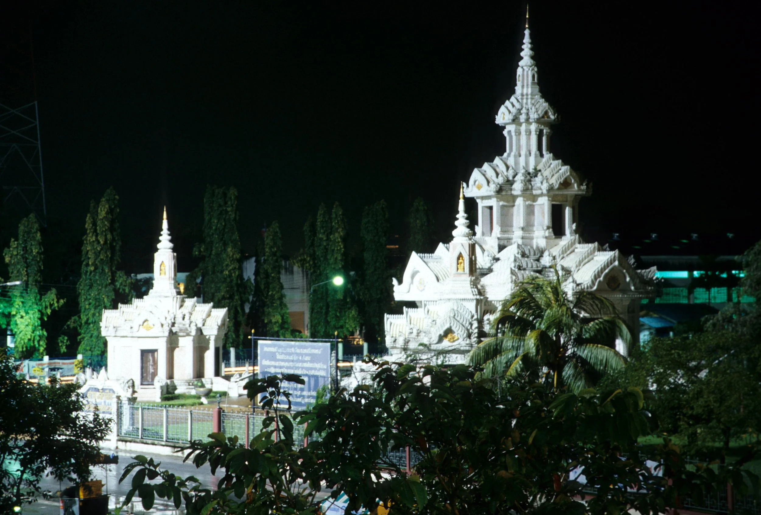 2004 Nakhonsithammarat Visiting Family (5).jpg
