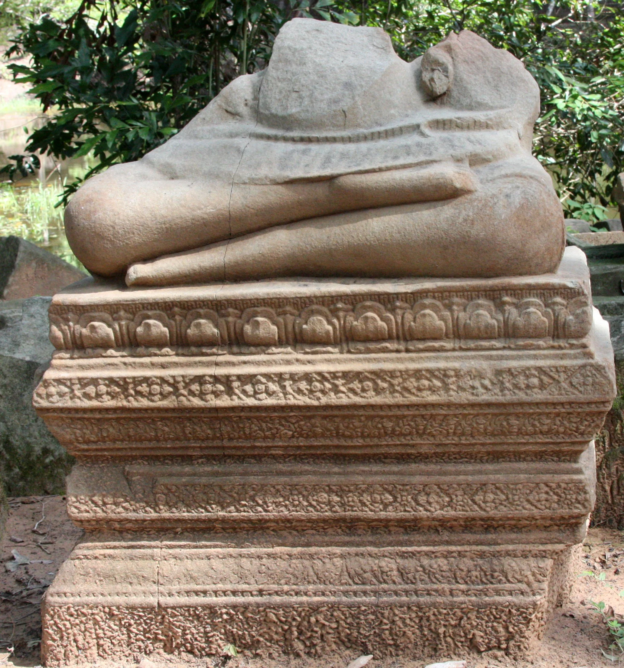 KOH KER TEMPLE CAMBODIA (9).JPG