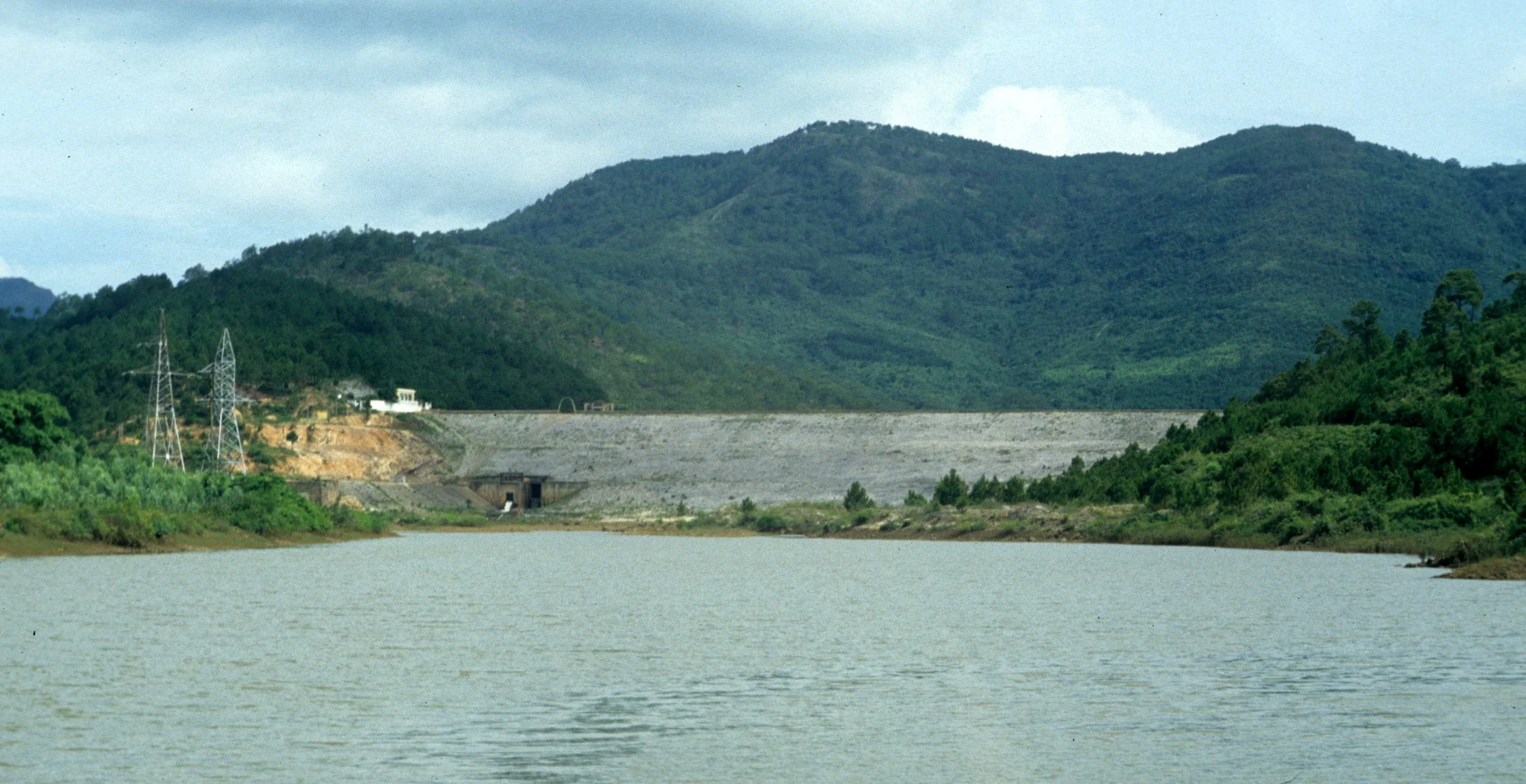 HALONG BAY - SURROUNDING ENVIRONMENTAL THREATS (3).jpg