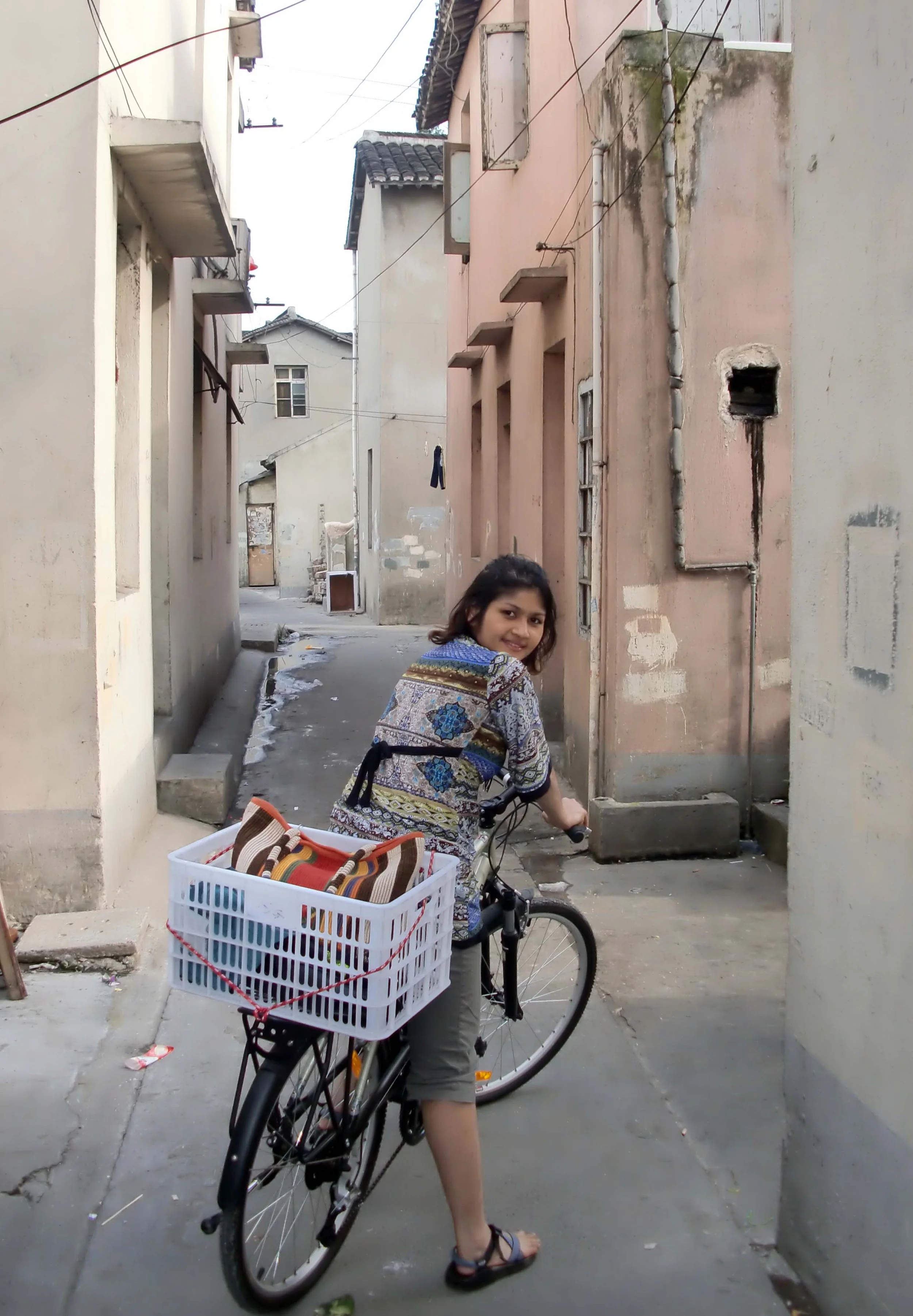 2011-5-28 BIKE RIDE IN JINQIAO (14).JPG