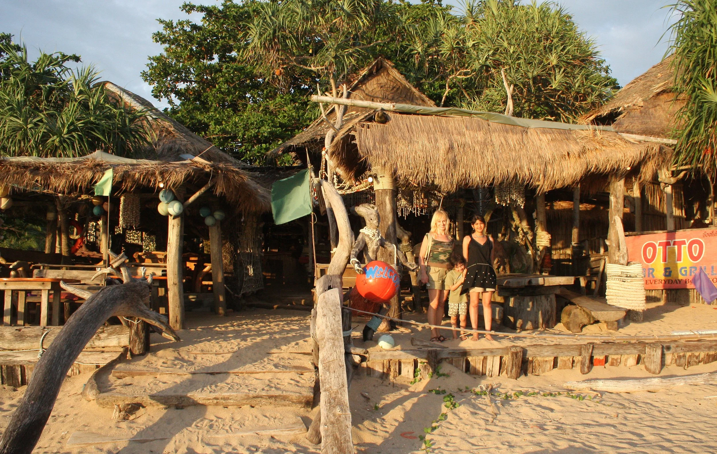 KOH LANTA - 2008 -  SUNSET AT OTTO'S (7).JPG