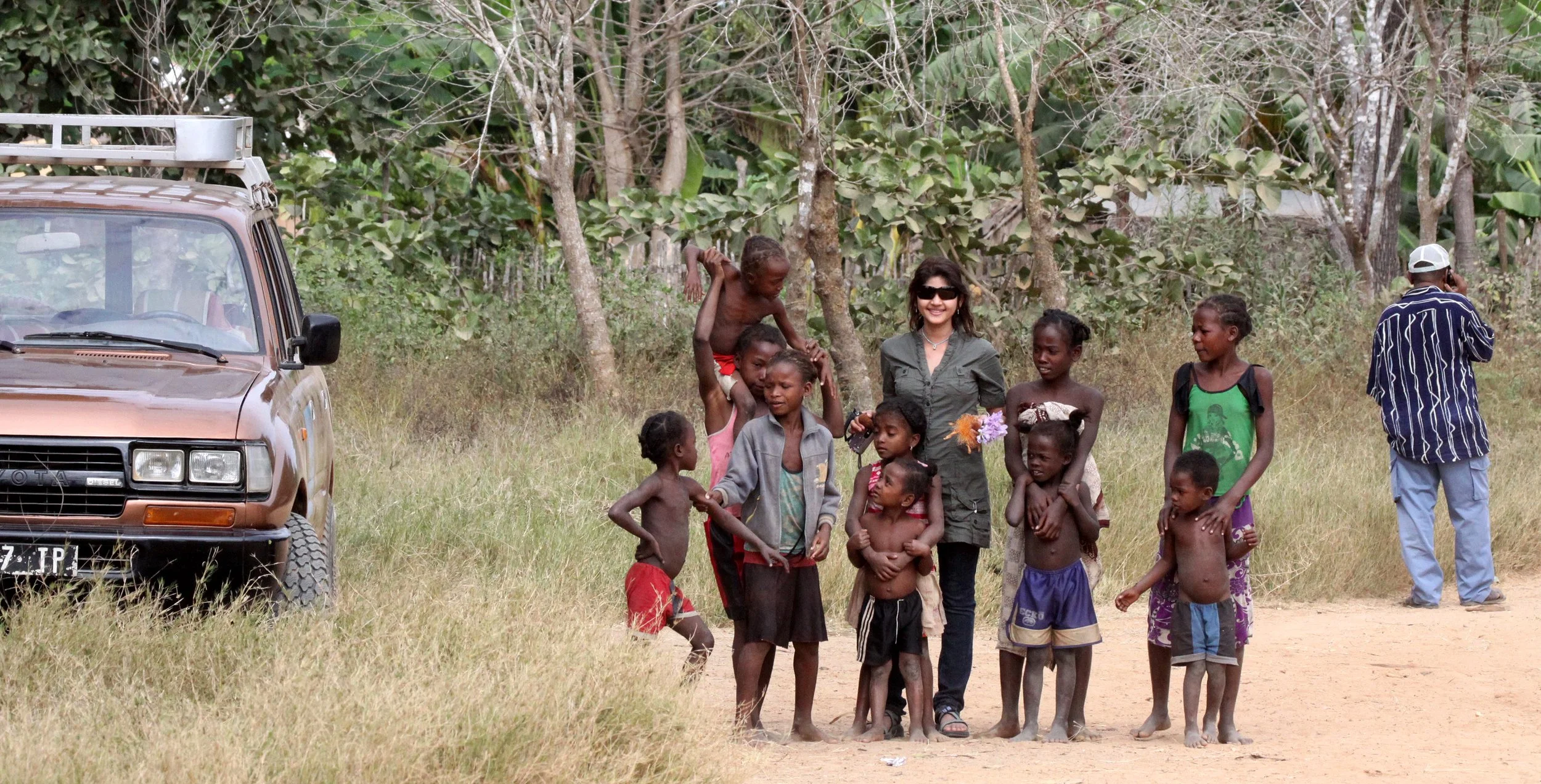 MORONDAVA MADAGASCAR - AVENUE DU BAOBABS - VILLAGERS (3).JPG