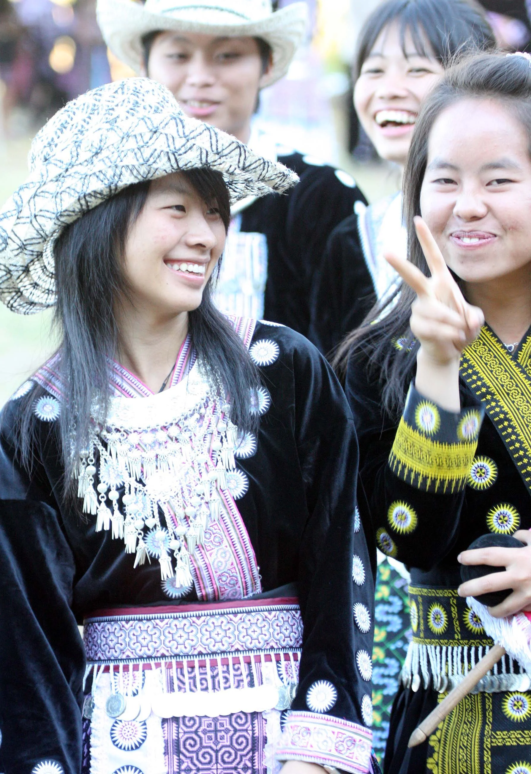 HILLTRIBE - HMONG - NEW YEARS CELEBRATION - CHRISTMAS IN THAILAND TRIP 2009 (20).JPG