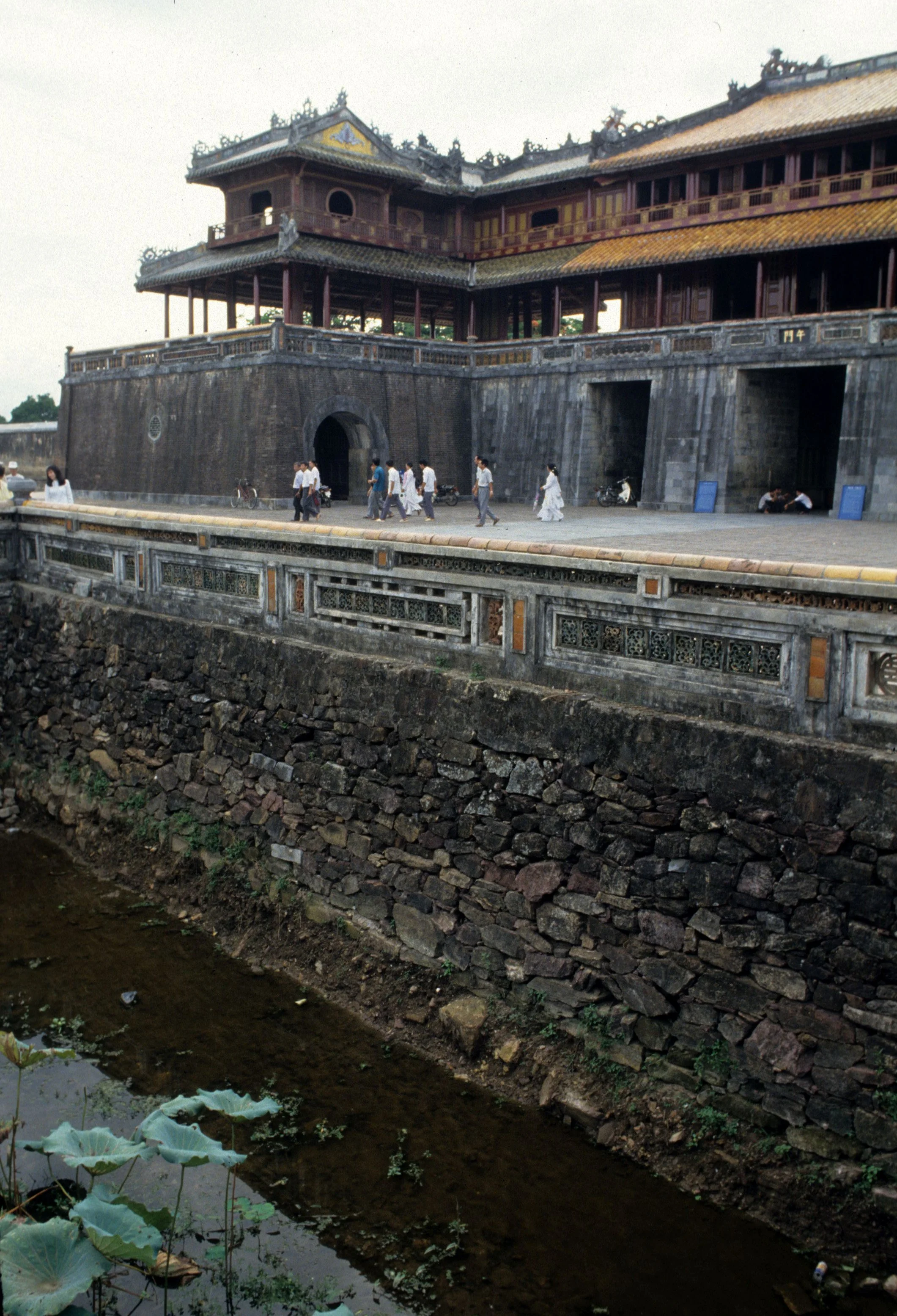HUE - IMPERIAL PALACE 1994 (5).jpg