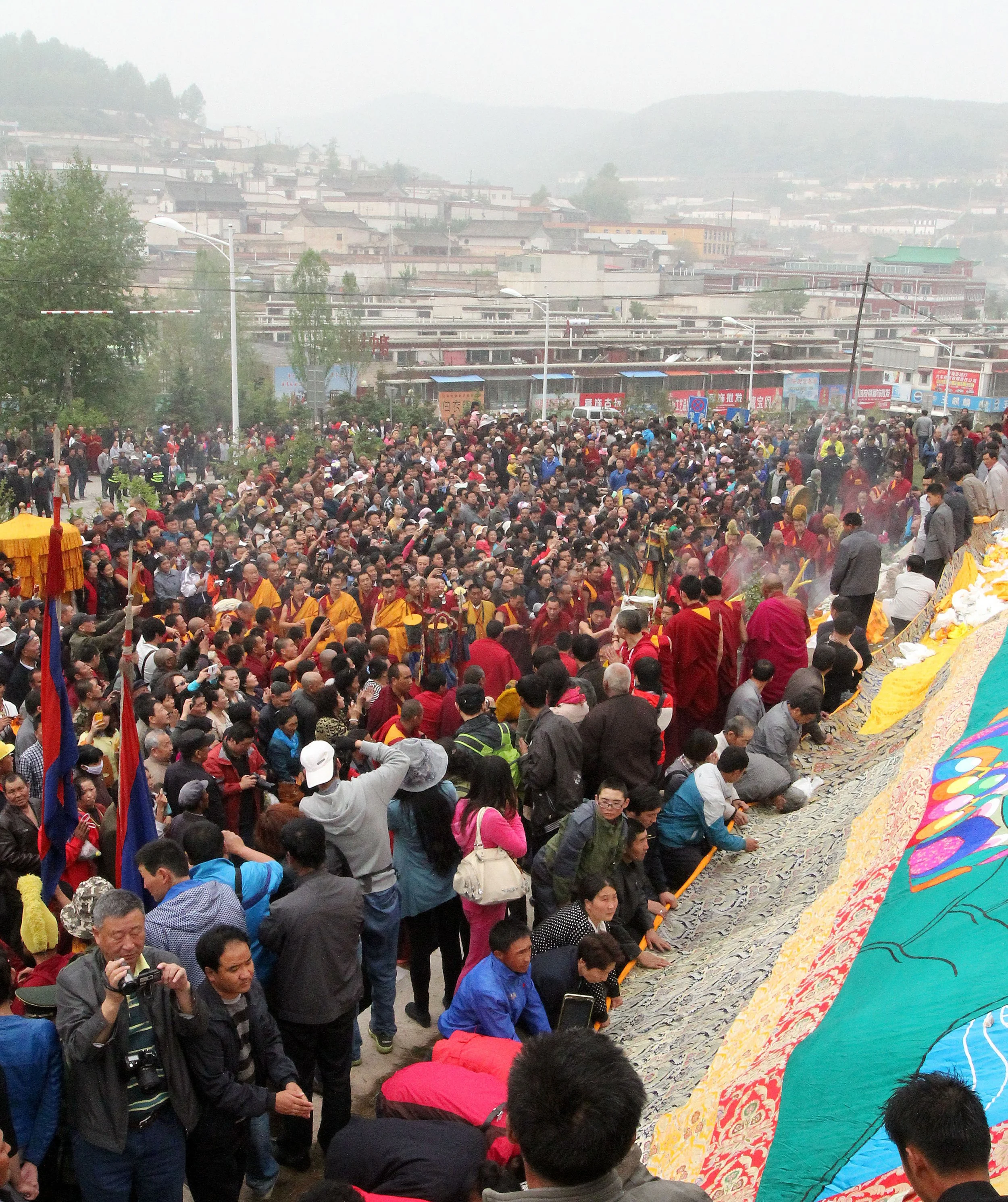 KUMBUM MONASTERY - QINGHAI - SUNNING BUDDHA FESTIVAL 2013 (237).JPG