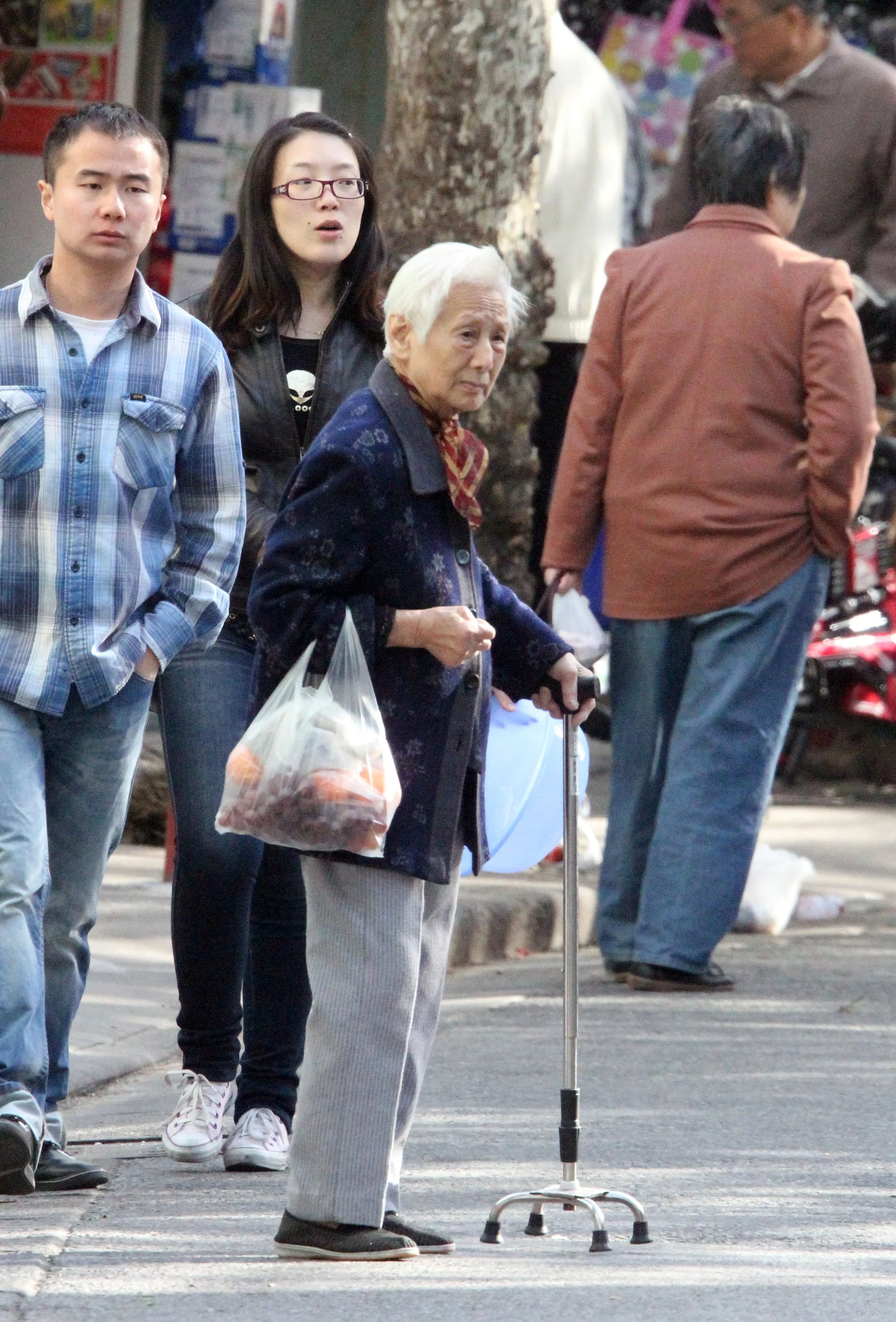 2012-11-3  SHANGHAI HUAIHAI LU ON A SUNDAY AFTERNOON (18).JPG