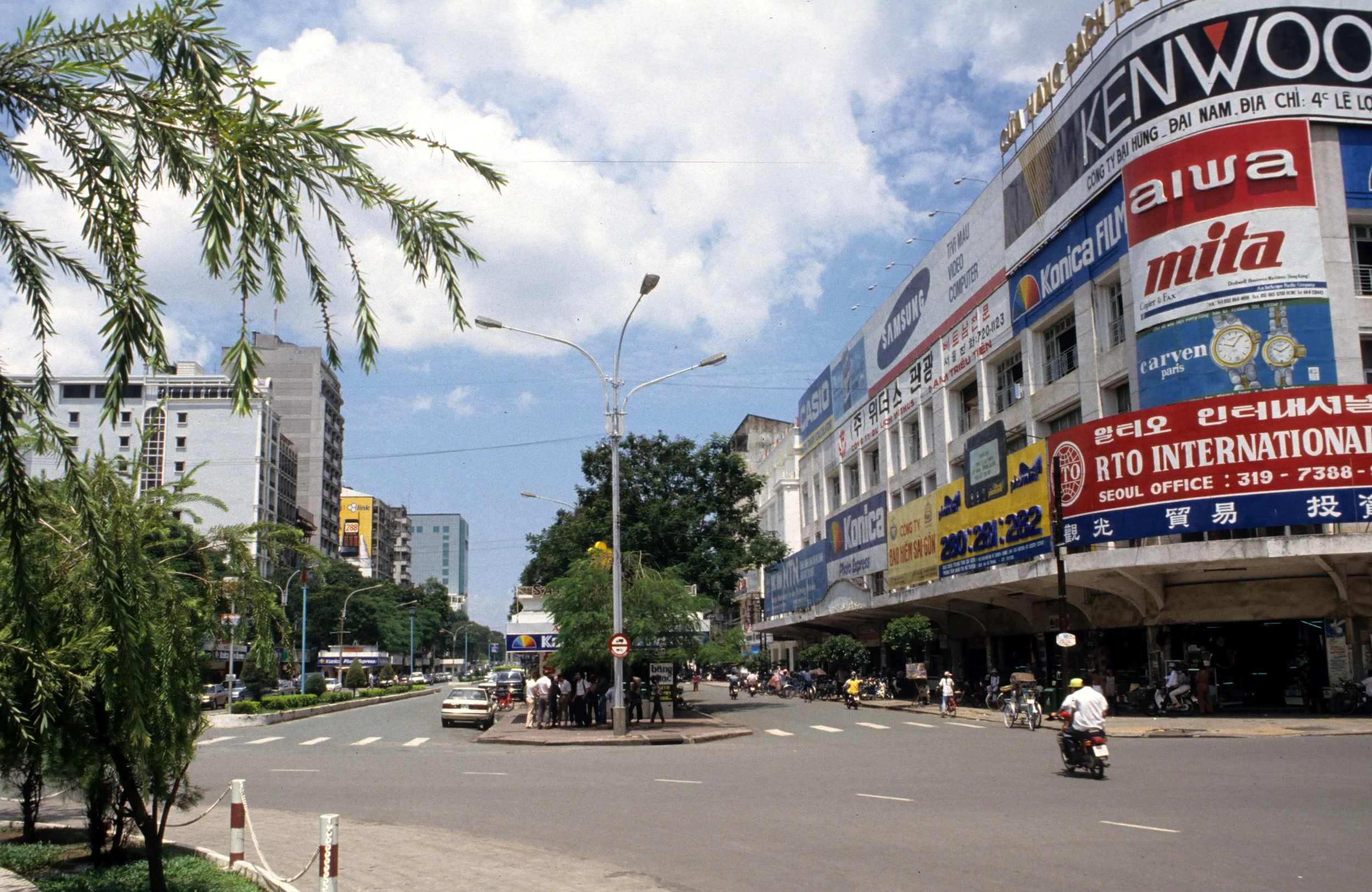 SAIGON - CITY SCENES IN 1994 (6).jpg
