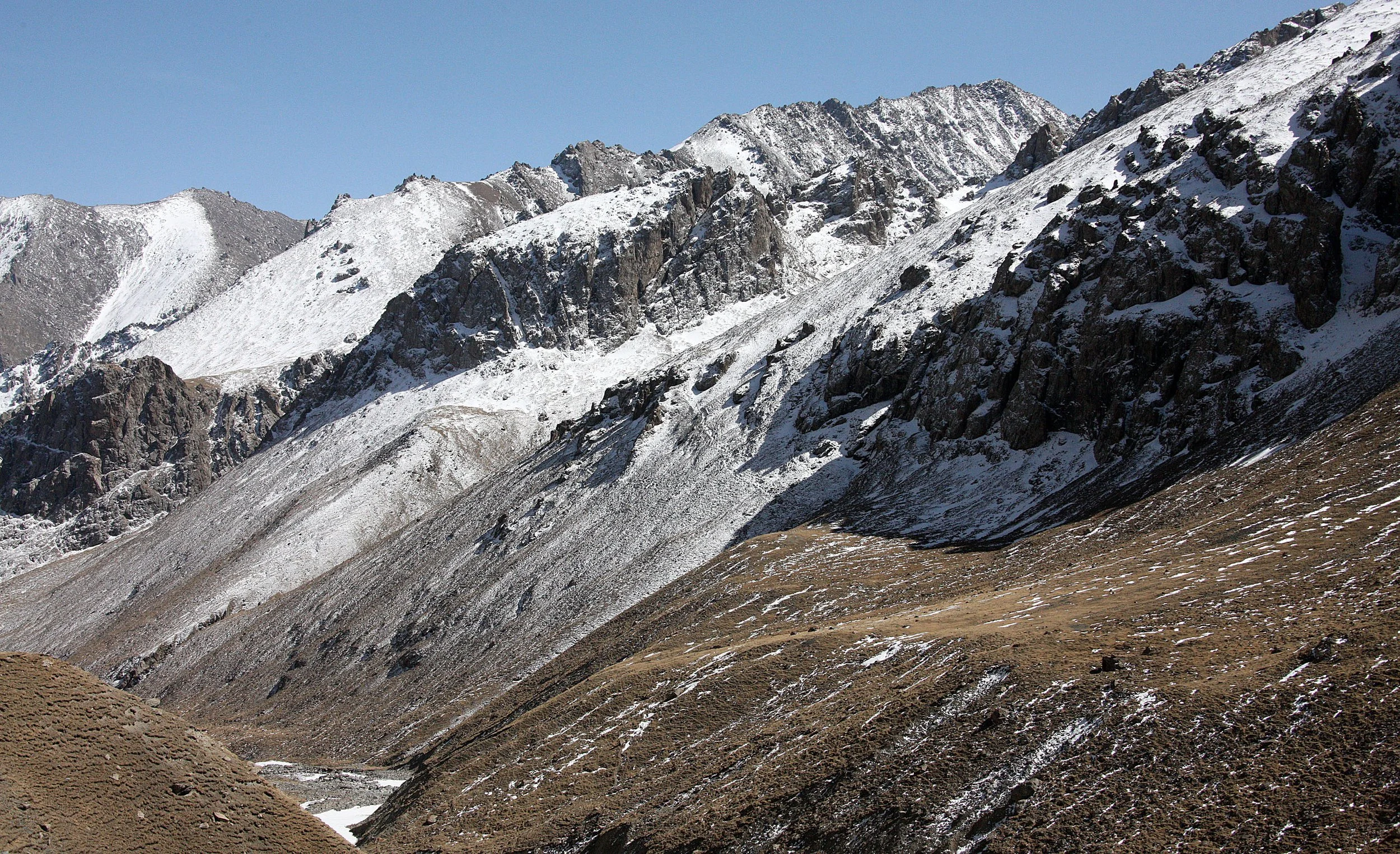 TIANSHAN MOUNTAINS - XINJIANG CHINA - ROUTE 216 (111).JPG