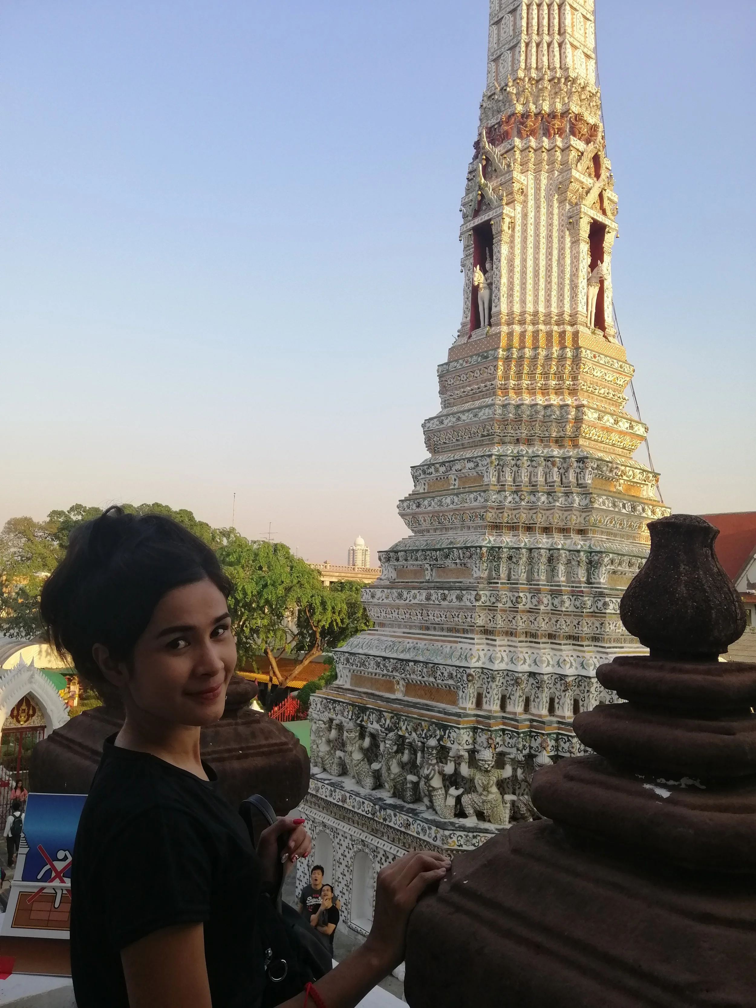 2018 Pics with Gift in Thailand (206).jpg