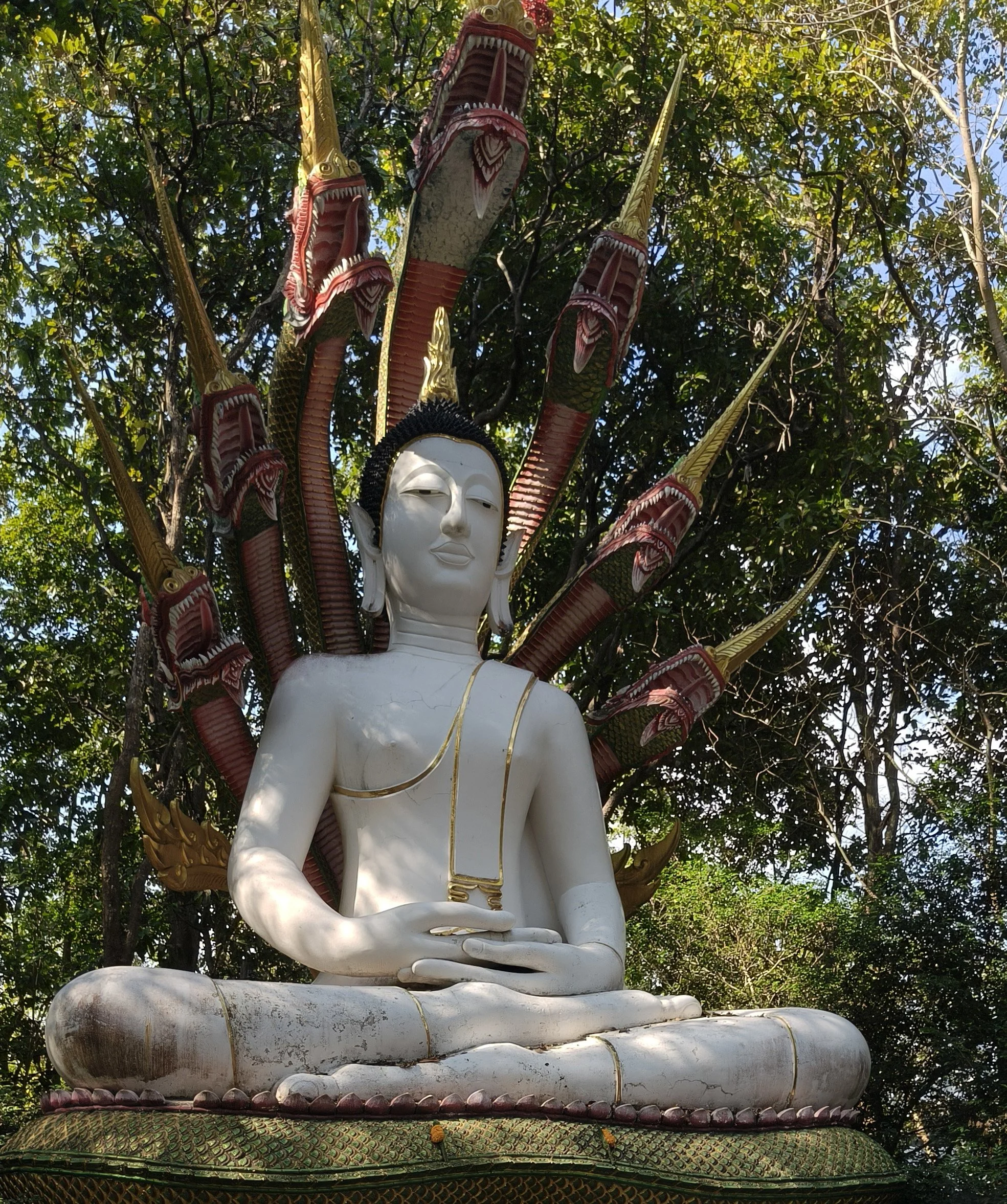 Wat Analayothipyaram (Luang Pu Phaibun) Phayao Thailand (2).jpg