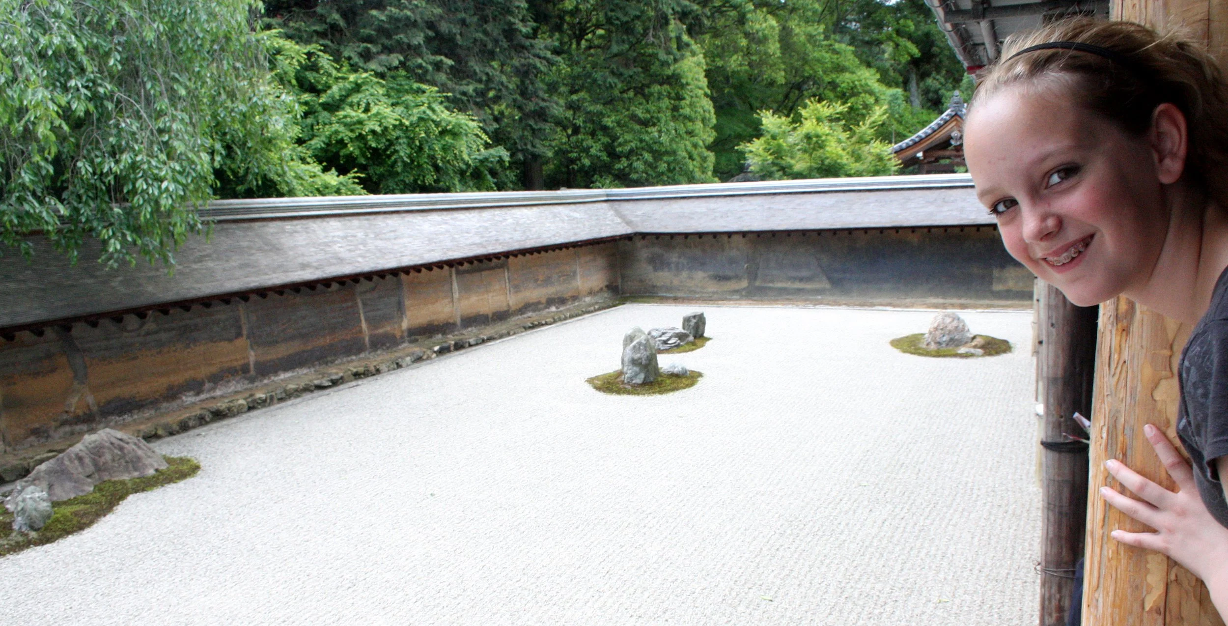 KYOTO - MAY 2009 - RYOANJI ROCK GARDEN (20).JPG
