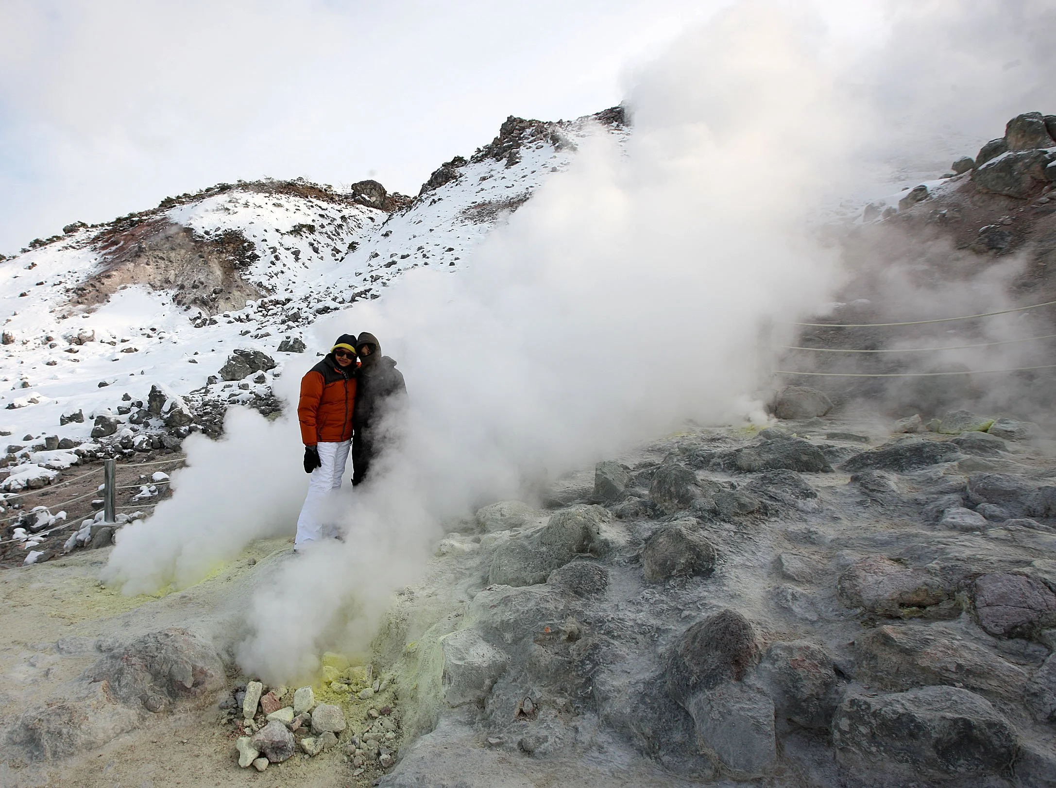 KUSSHARO LAKE, HOKKAIDO JAPAN - MT IWO FUMAROLES (2).JPG