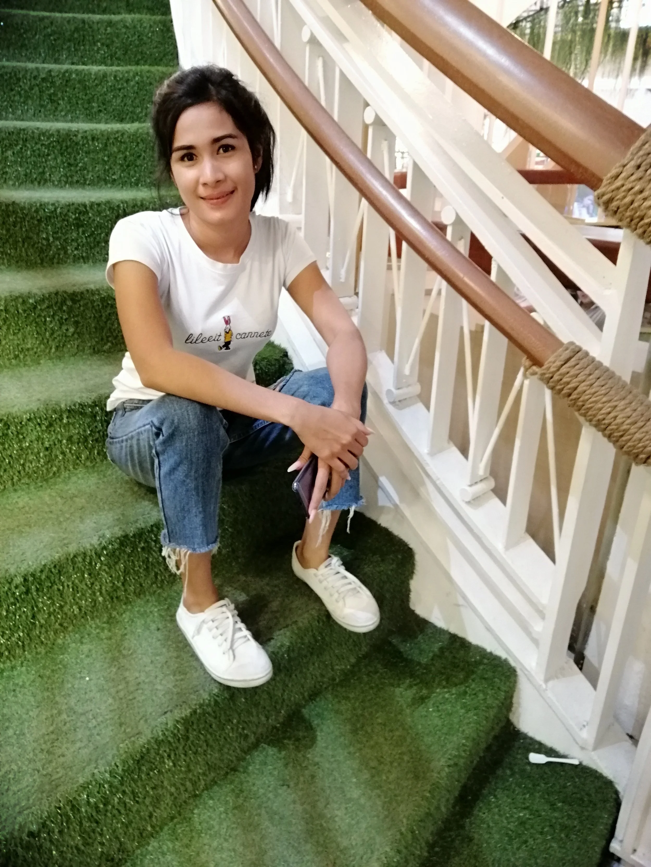 2018 Pics with Gift in Thailand (122).jpg