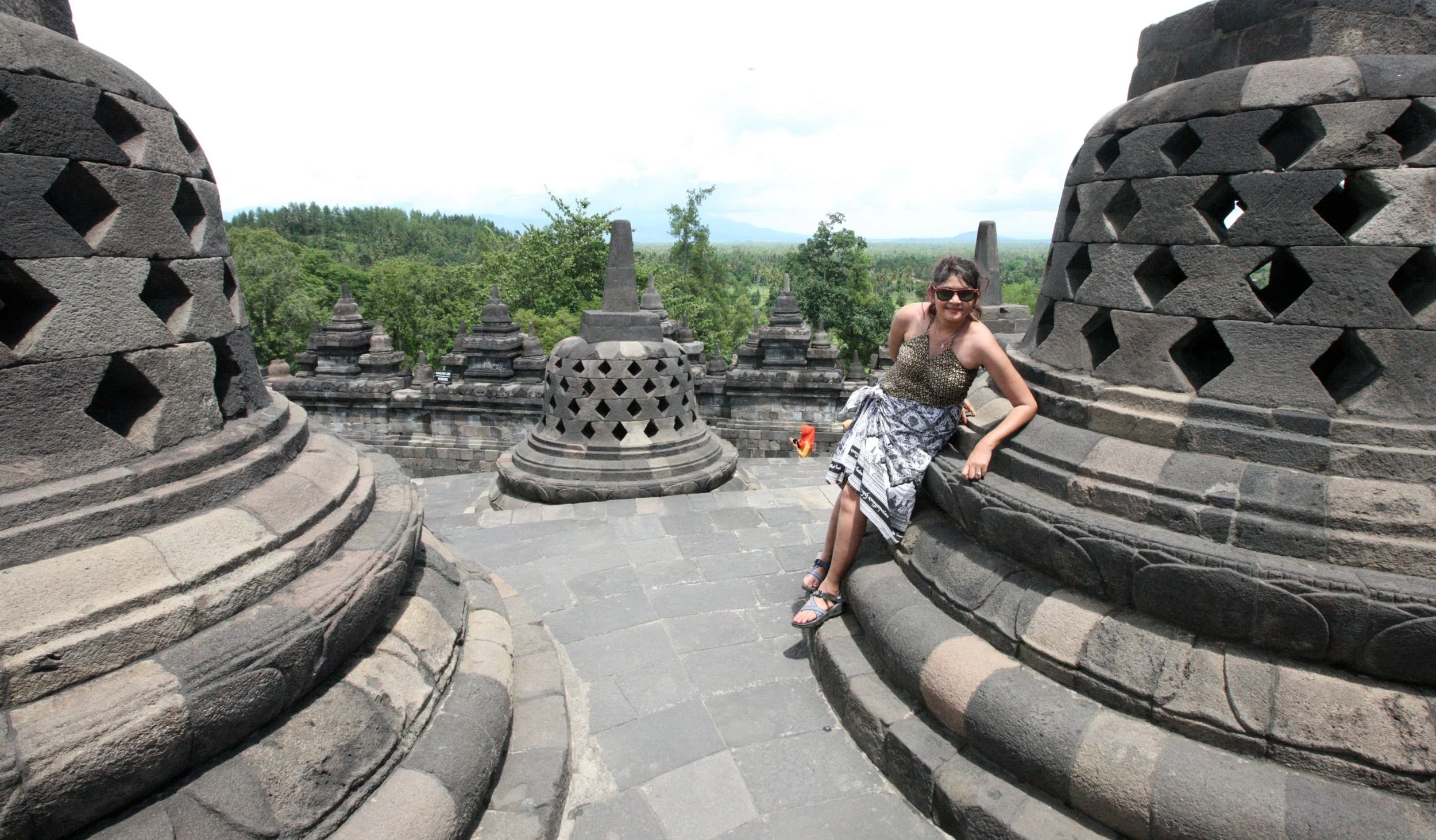 BOROBUDUR RUINS - YOGYAKARTA INDONESIA (40).JPG