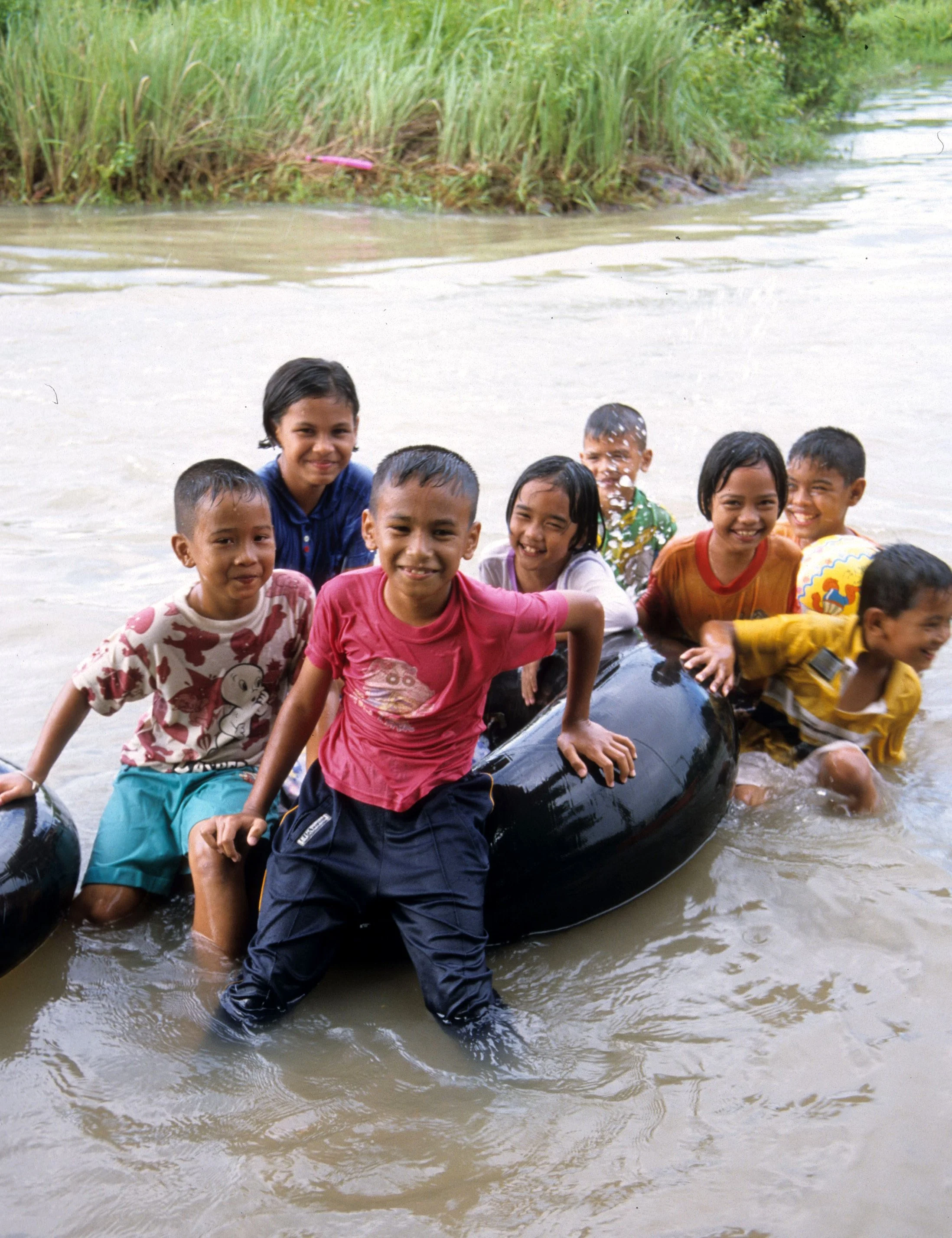 2009 Nakhonsithammarat Thailand with Family & Floods (18).jpg