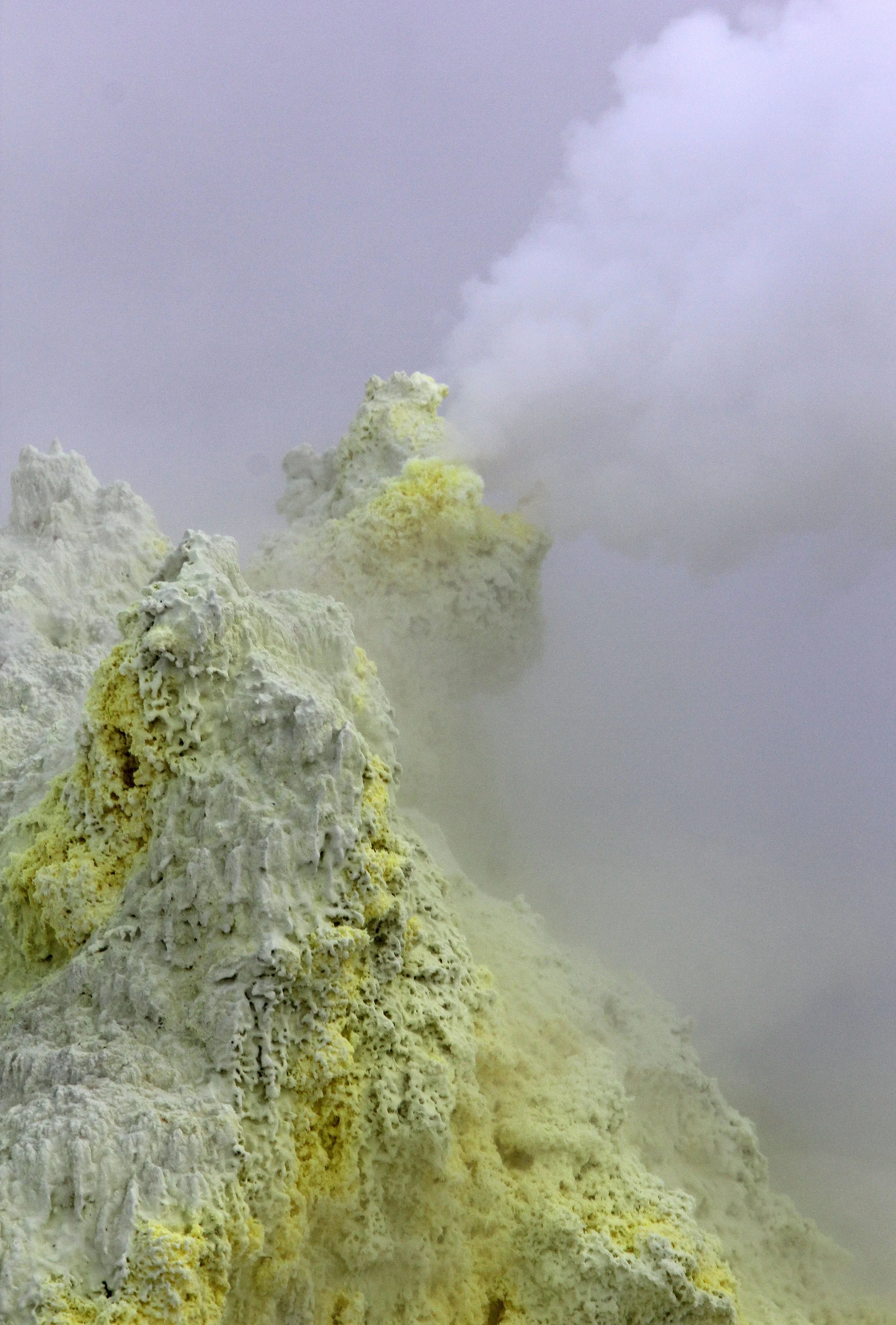 KUSSHARO LAKE - HOKKAIDO JAPAN - MT IWO FUMAROLES (10).JPG