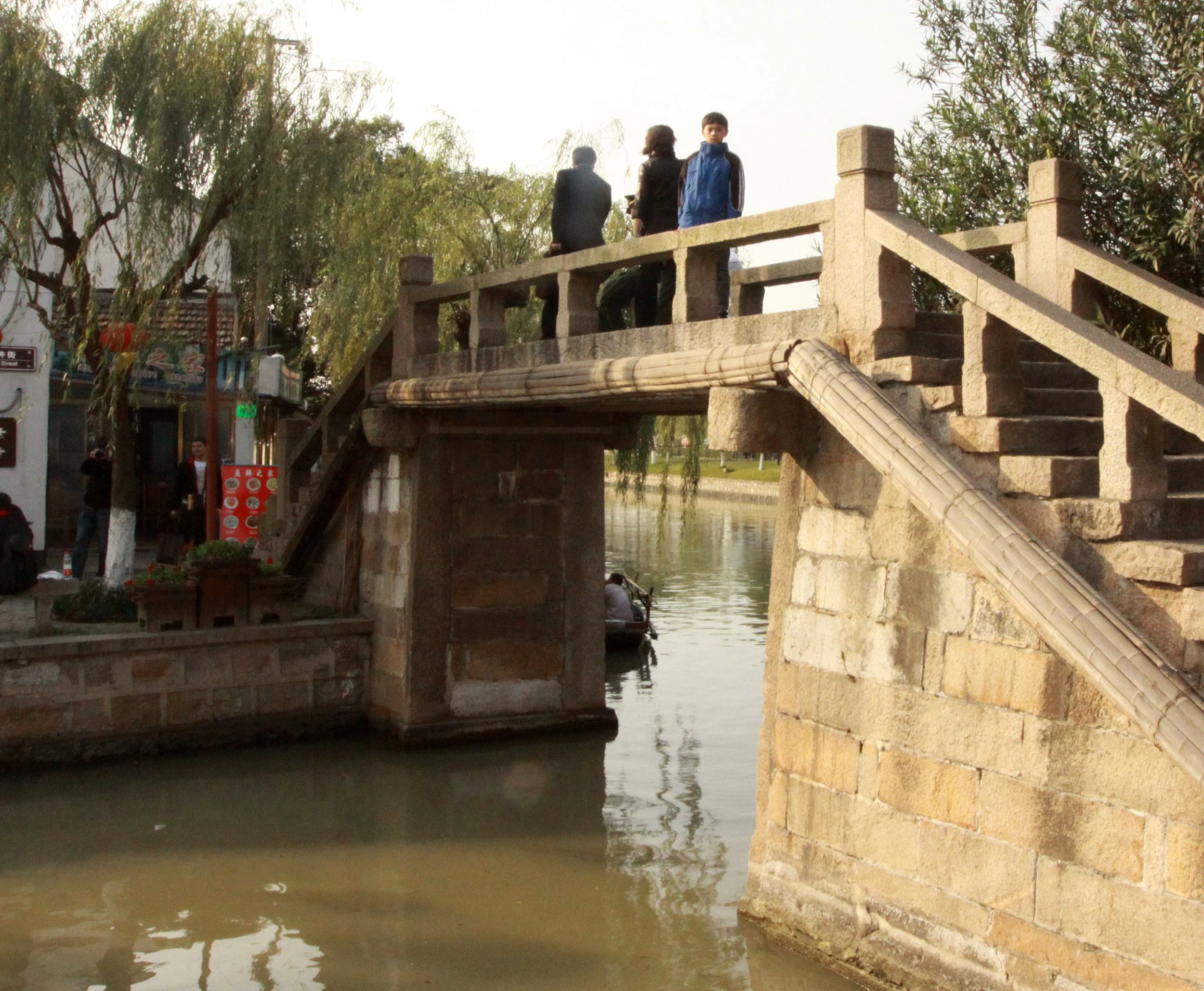 ZHUJIAJIAO WATER TOWN - NOVEMBER 20 2011 (2).JPG