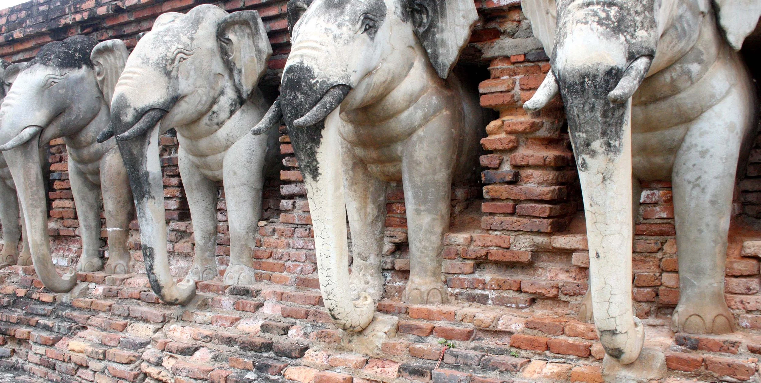 SUKHOTHAI - ELEPHANT WAT - CHRISTMAS IN THAILAND TRIP 2008.JPG