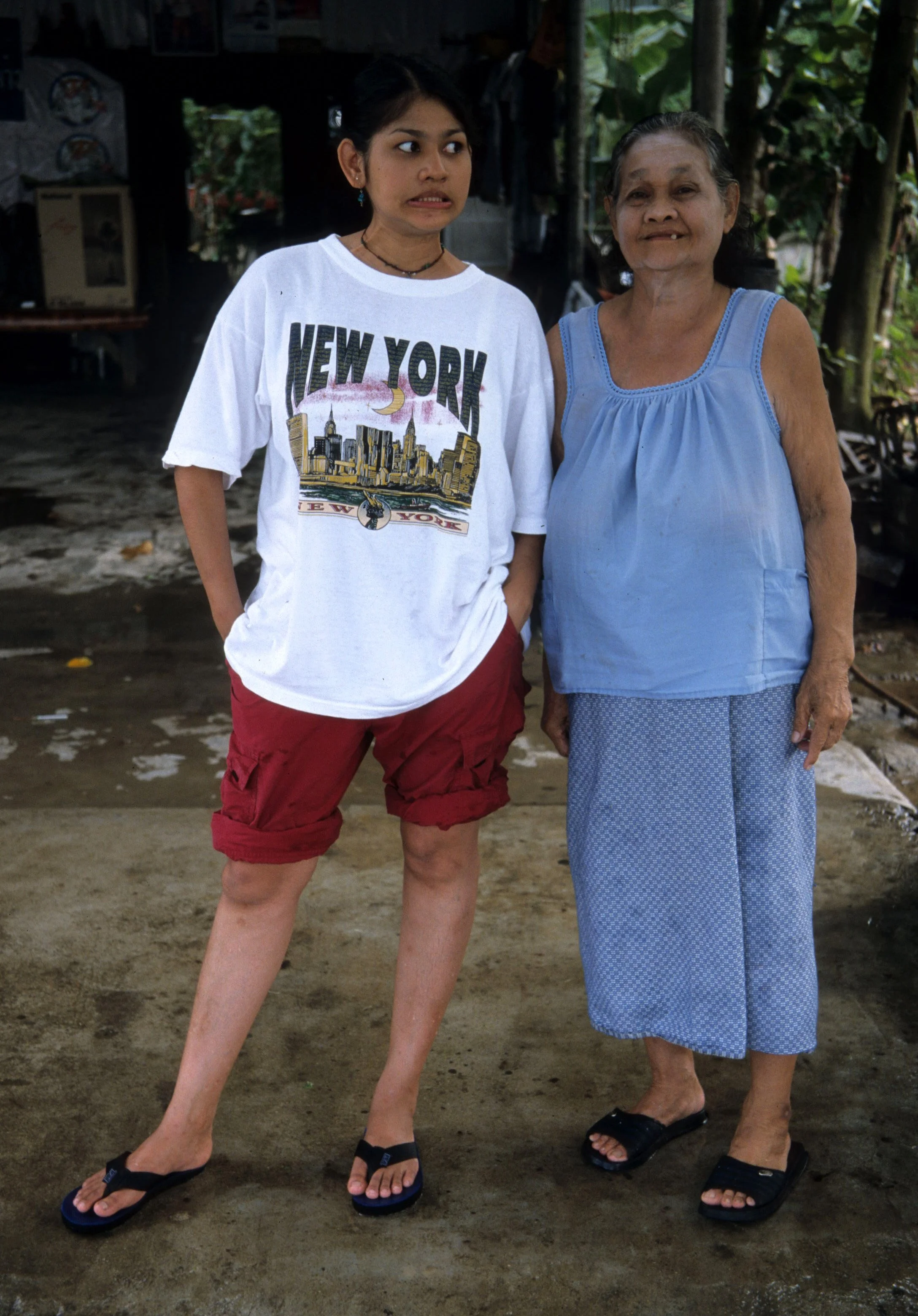 2009 Nakhonsithammarat Thailand with Family & Floods (38).jpg